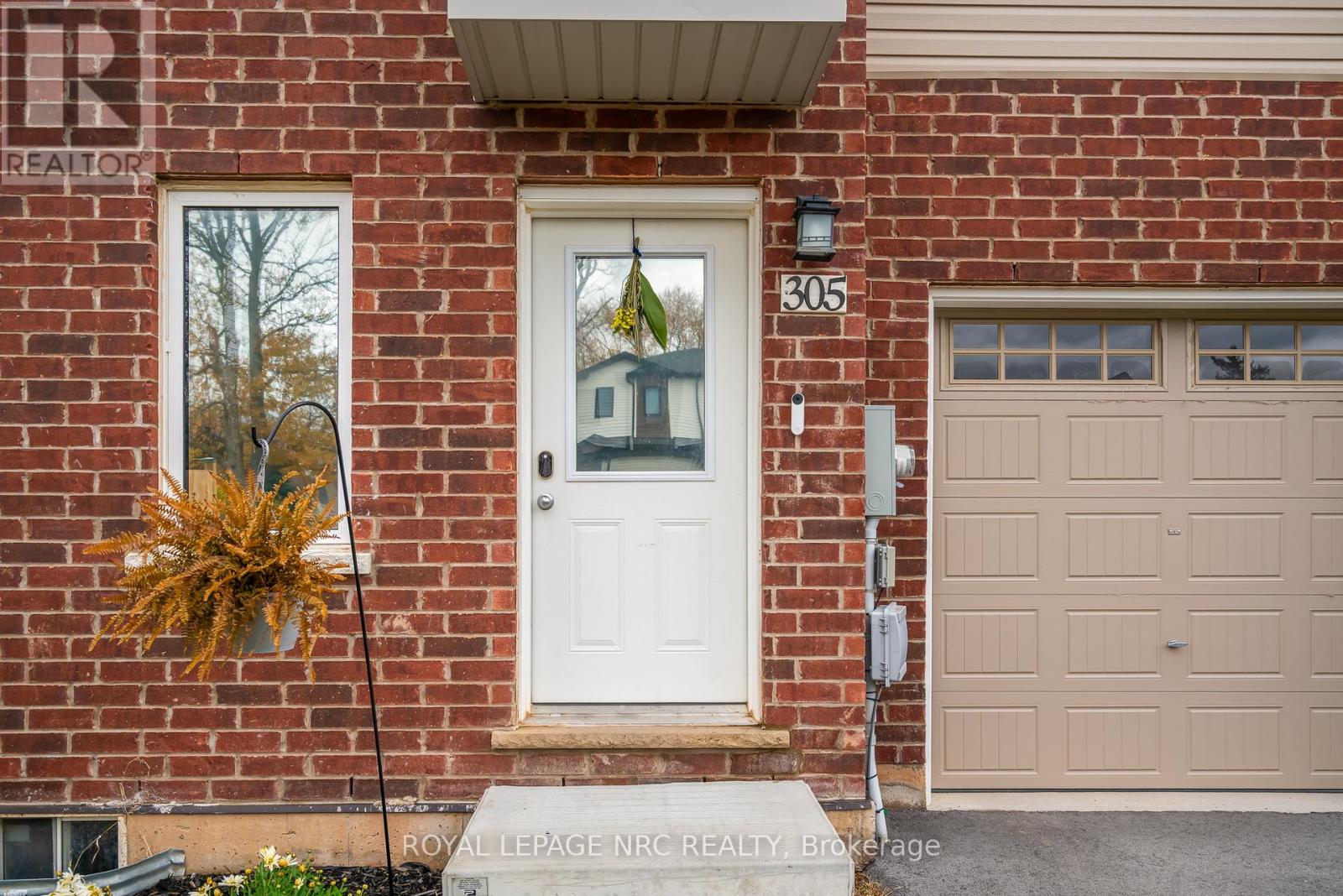 305 Chaffey Street, Welland, Ontario  L3B 0K5 - Photo 2 - X12544810