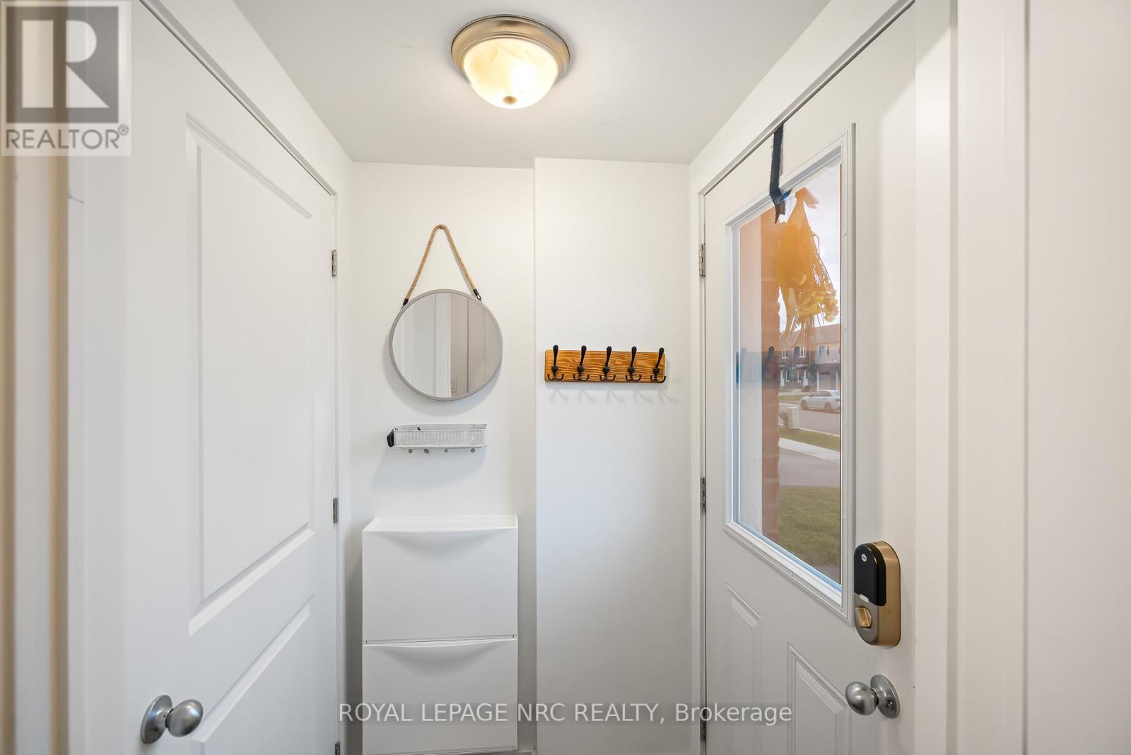 305 Chaffey Street, Welland, Ontario  L3B 0K5 - Photo 3 - X12544810