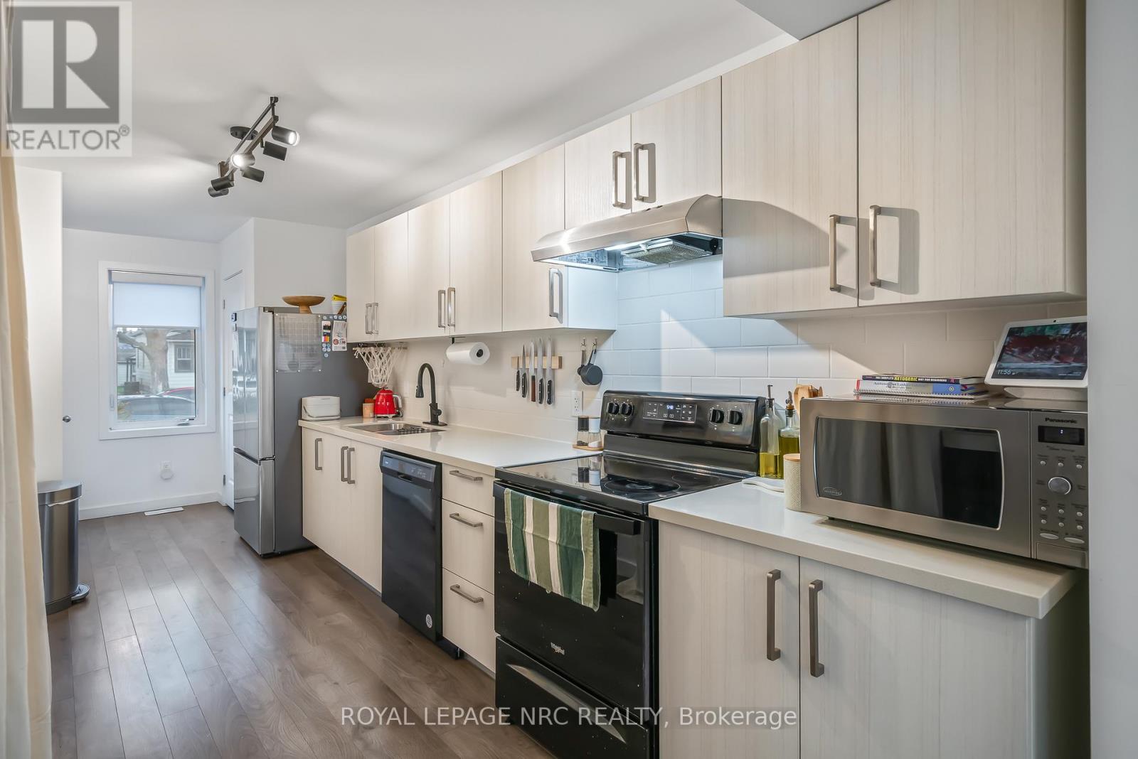 305 Chaffey Street, Welland, Ontario  L3B 0K5 - Photo 5 - X12544810