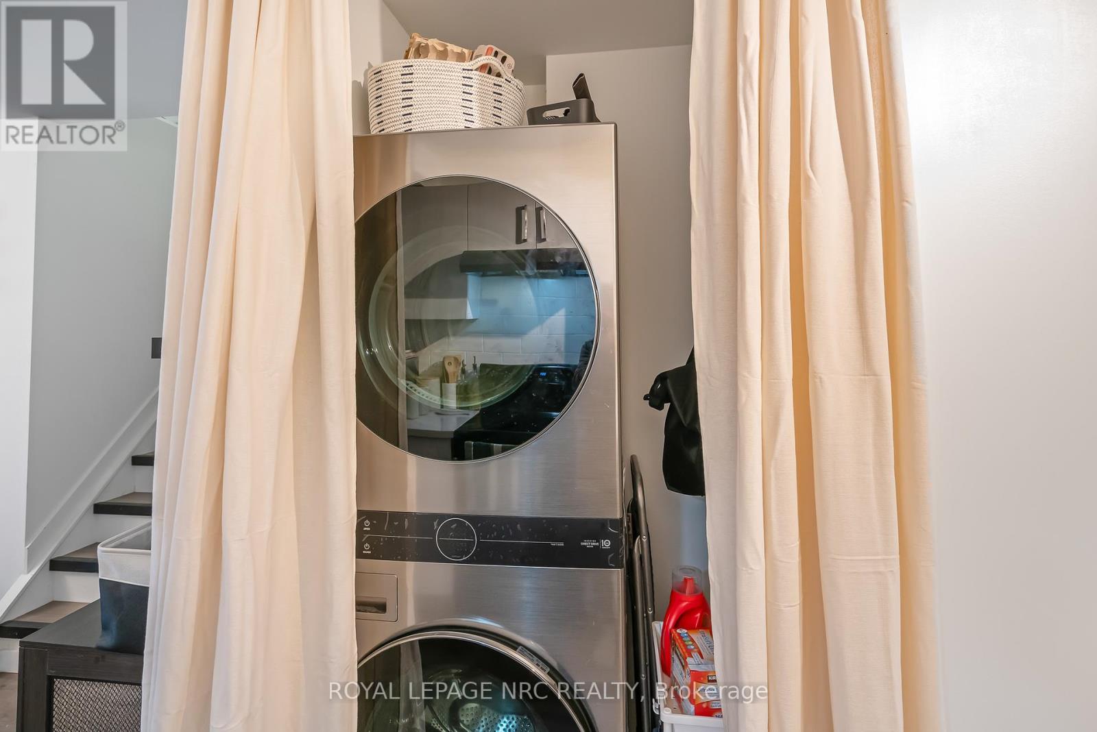 305 Chaffey Street, Welland, Ontario  L3B 0K5 - Photo 7 - X12544810