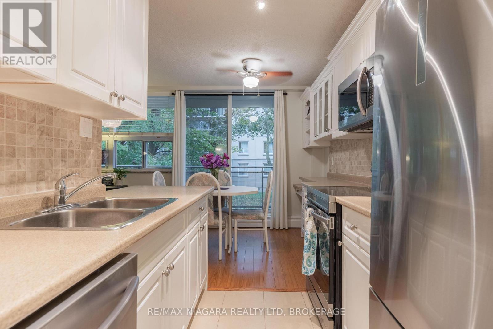 209 - 6390 Huggins Street, Niagara Falls, Ontario  L2J 1H1 - Photo 7 - X12545836