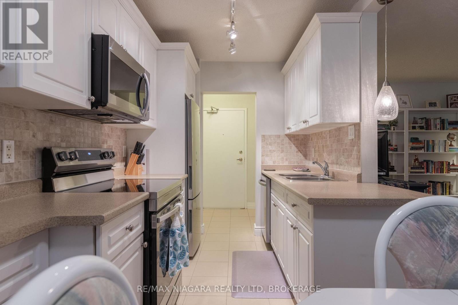 209 - 6390 Huggins Street, Niagara Falls, Ontario  L2J 1H1 - Photo 8 - X12545836