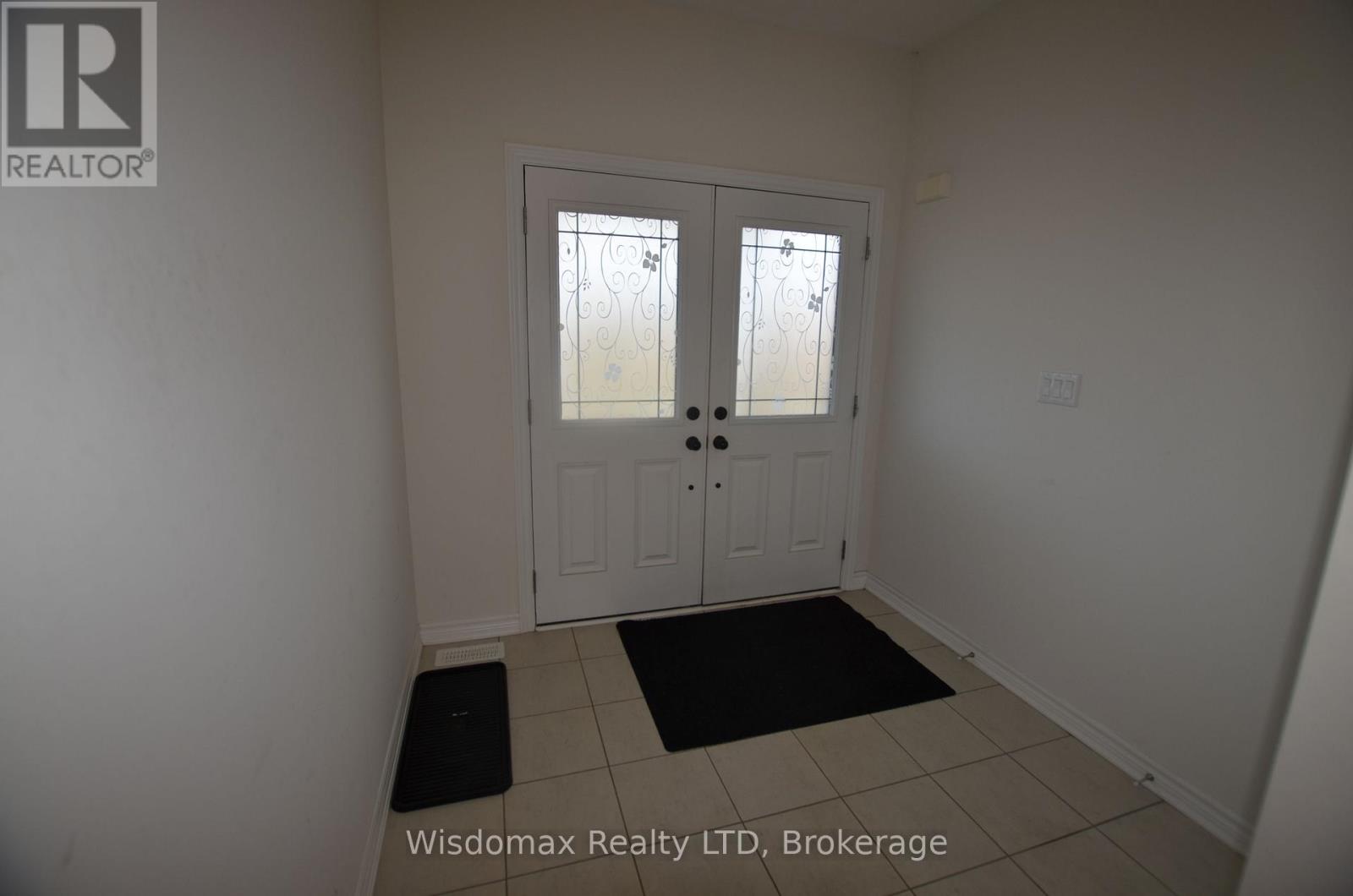 29 Palace Street, Thorold, Ontario  L2V 0J7 - Photo 2 - X12547826