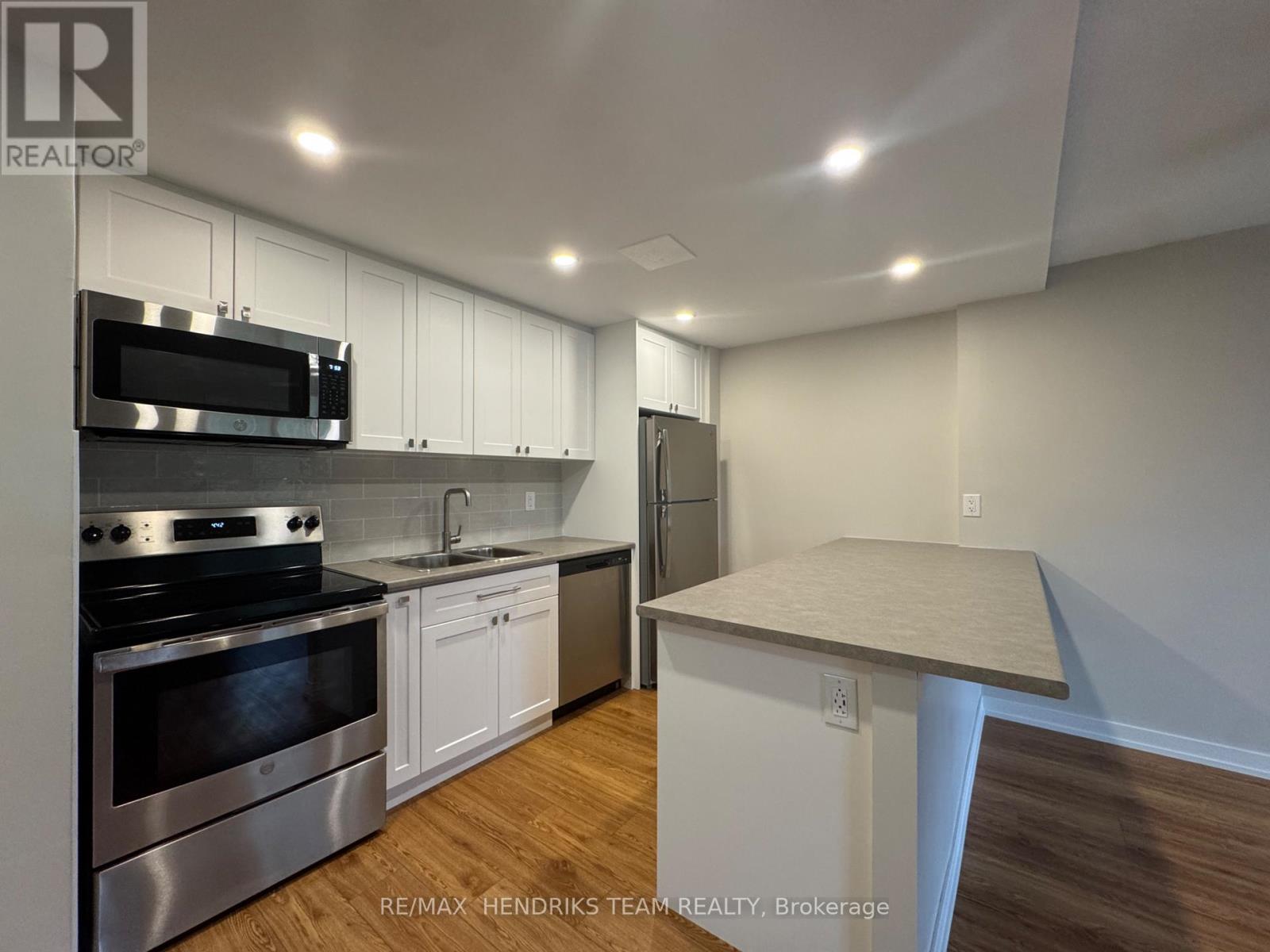 87-413 - 97 Rockwood Avenue, St. Catharines, Ontario  L2P 3P2 - Photo 2 - X12548080