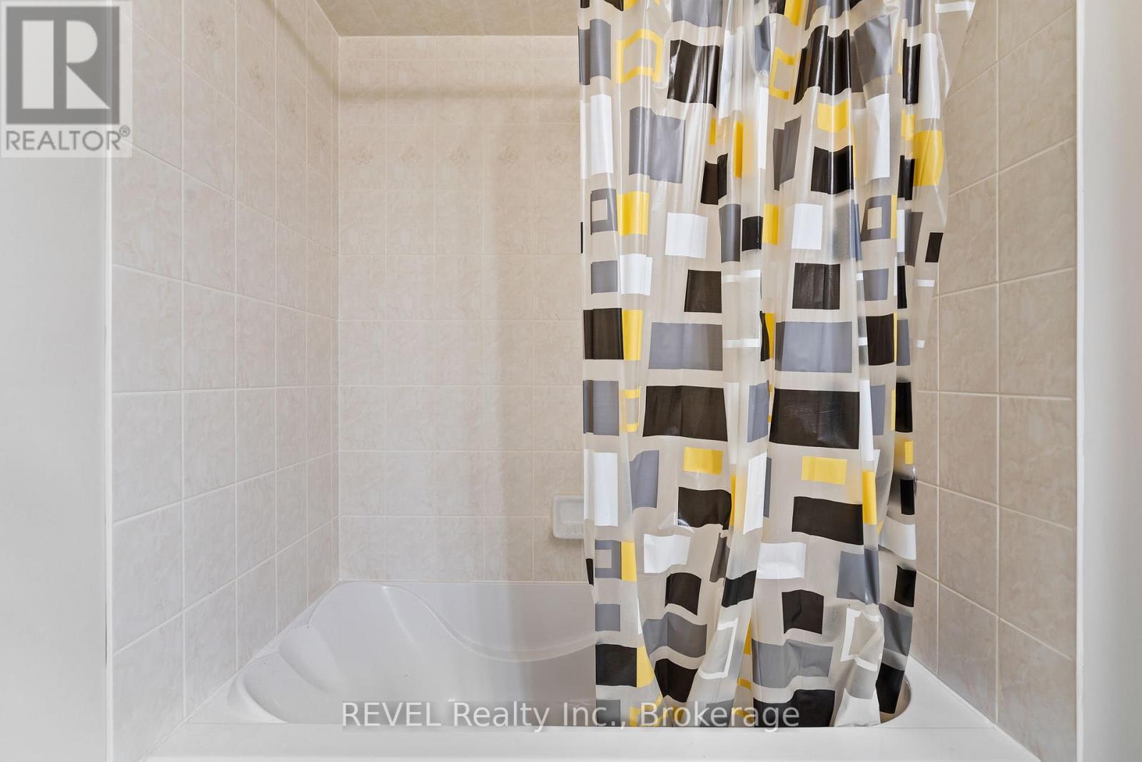 25 Colonel Lyall Street, St. Catharines, Ontario  L2P 0B3 - Photo 22 - X12549150