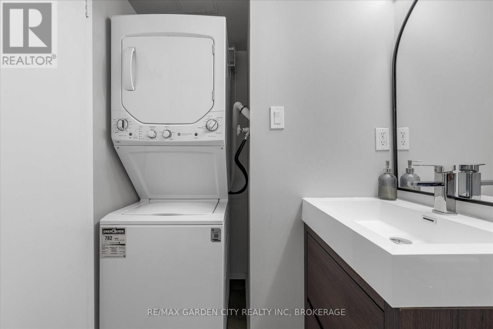 1111 - 7 Gale Crescent, St. Catharines, Ontario  L2R 7M8 - Photo 21 - X12551542