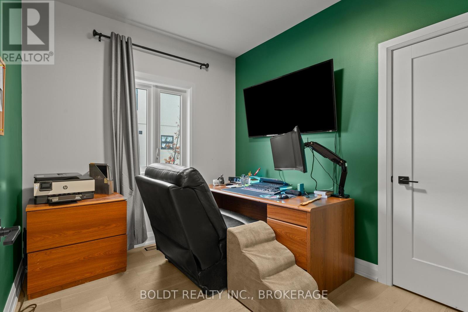 1074b Vansickle Road N, St. Catharines, Ontario  L2S 2X3 - Photo 11 - X12552460