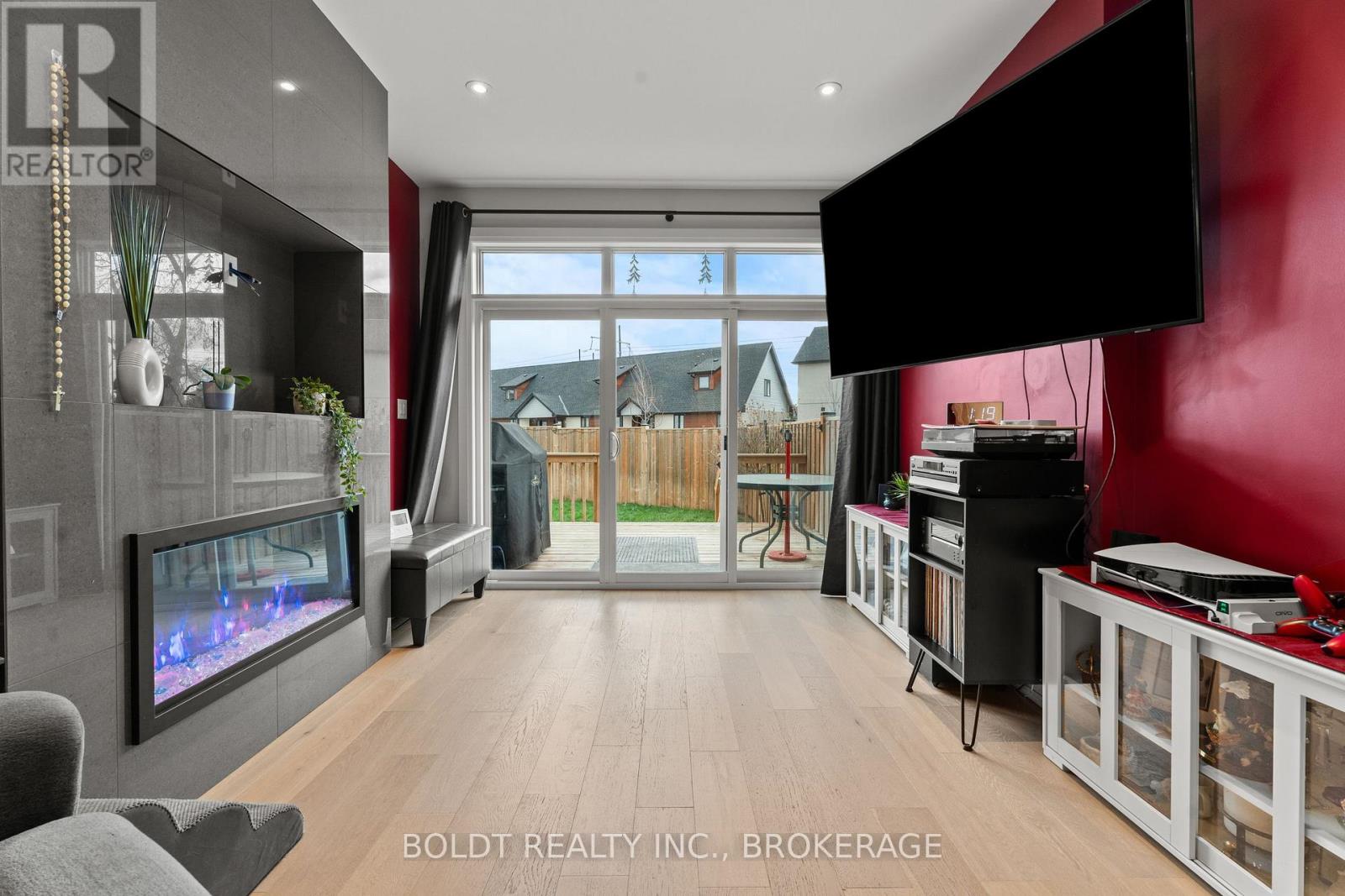 1074b Vansickle Road N, St. Catharines, Ontario  L2S 2X3 - Photo 19 - X12552460