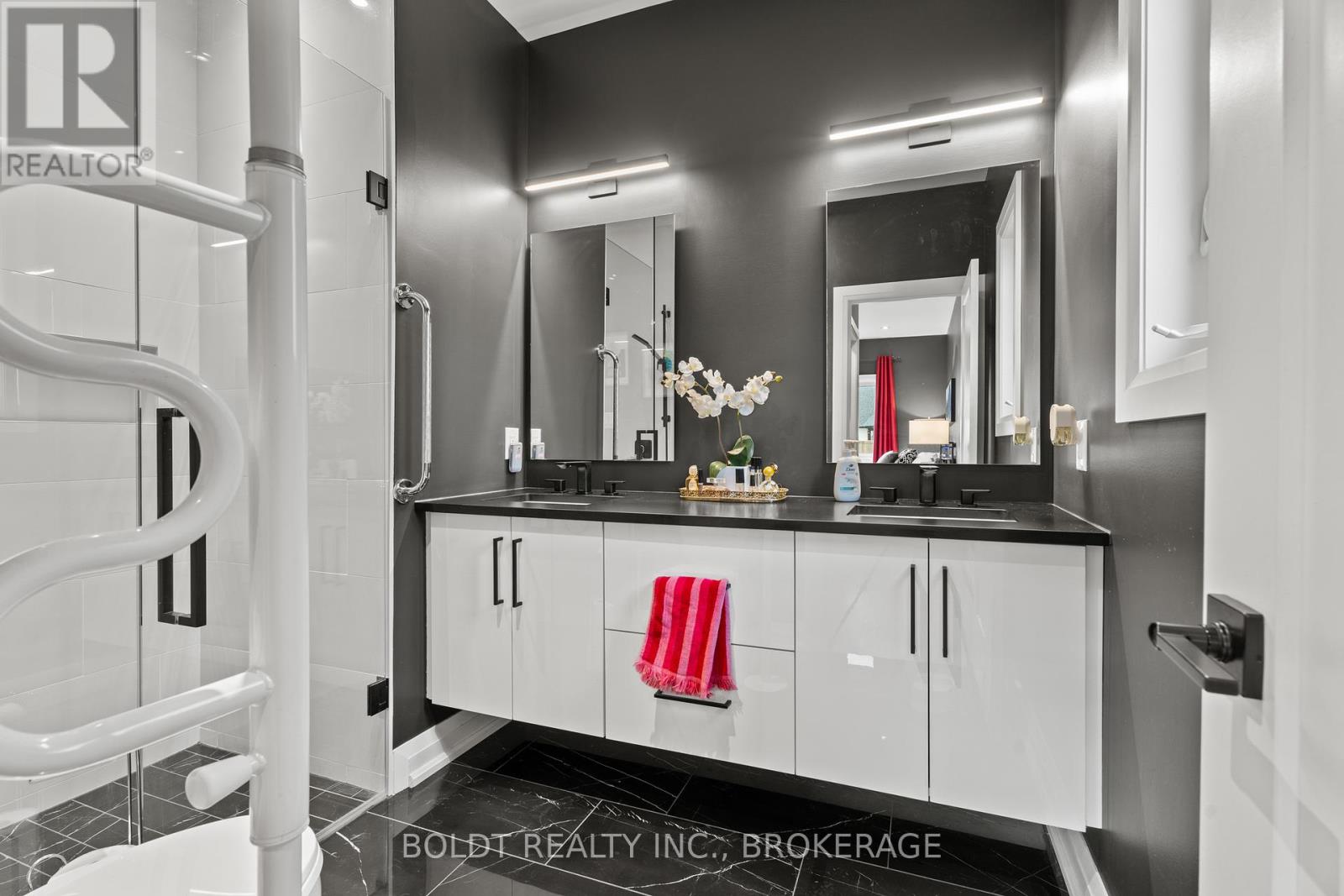 1074b Vansickle Road N, St. Catharines, Ontario  L2S 2X3 - Photo 23 - X12552460