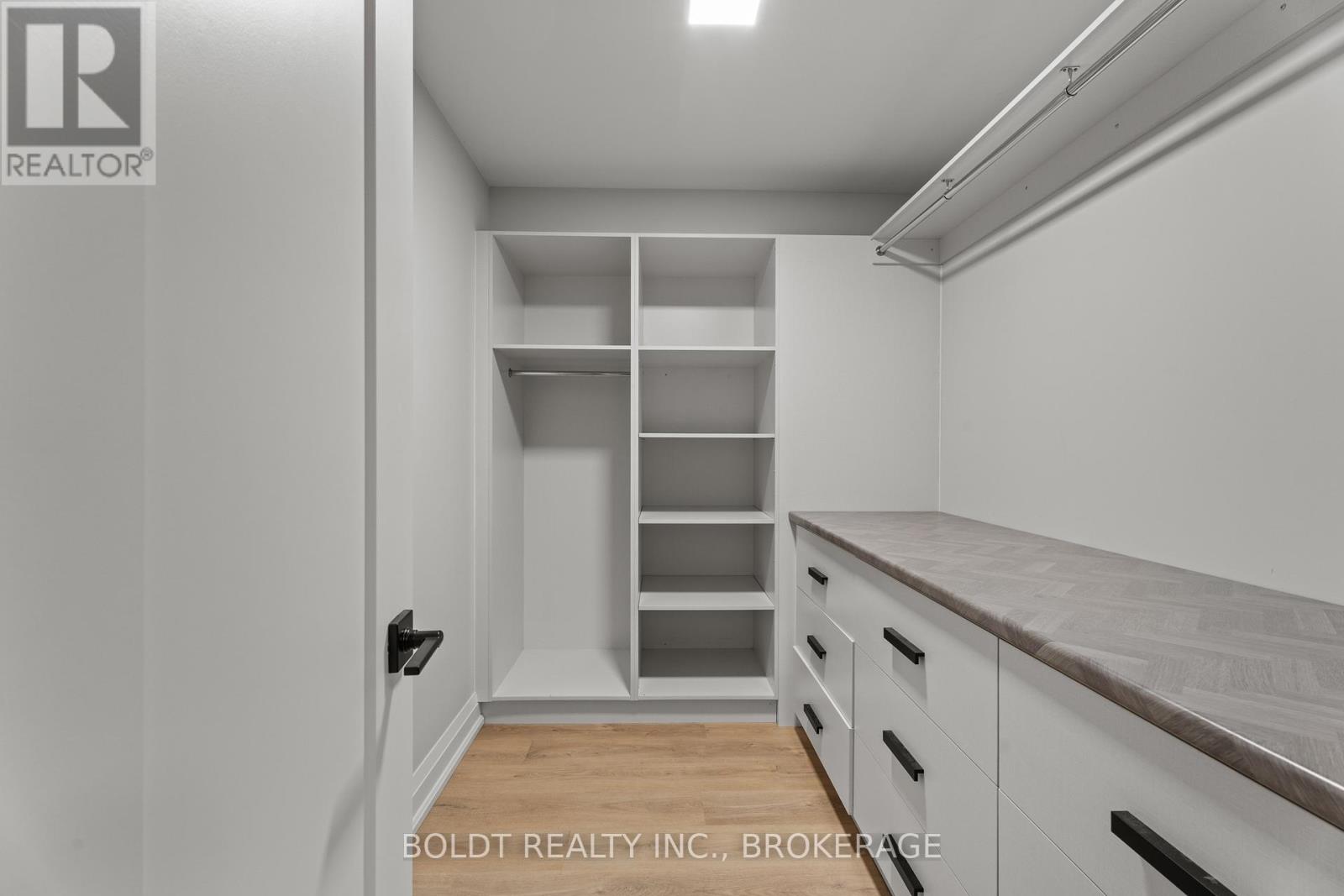 1074b Vansickle Road N, St. Catharines, Ontario  L2S 2X3 - Photo 33 - X12552460