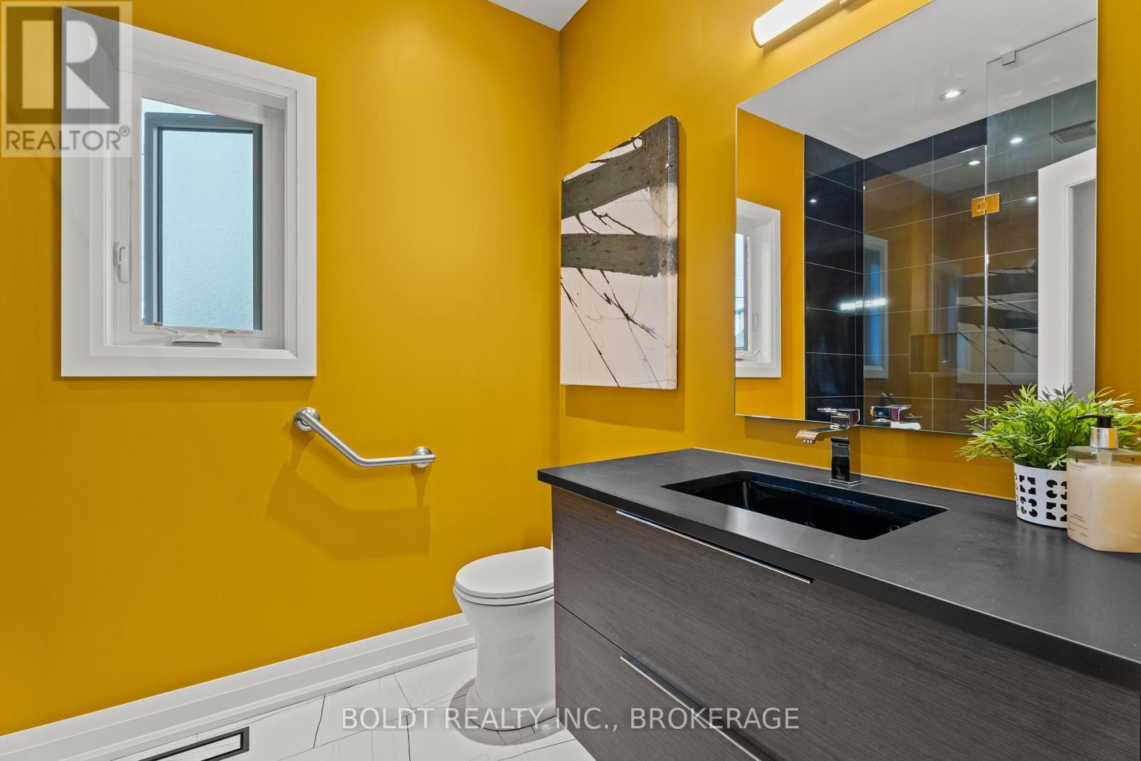 1074b Vansickle Road N, St. Catharines, Ontario  L2S 2X3 - Photo 7 - X12552460