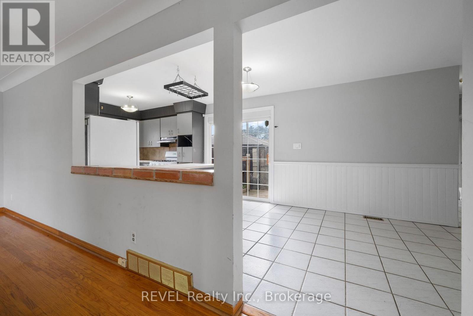 167 Wellington Street, Welland, Ontario  L3B 3N2 - Photo 10 - X12552828