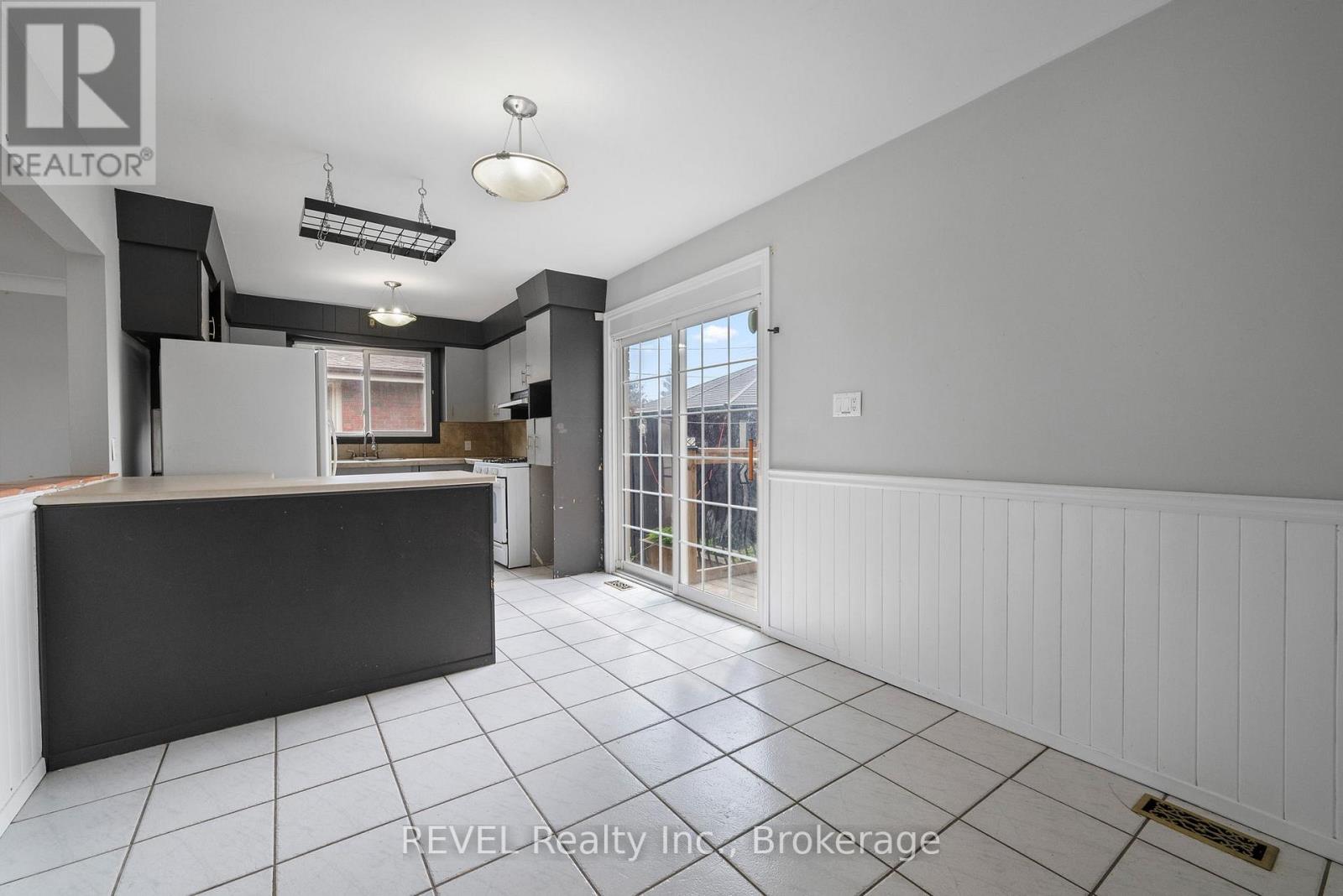 167 Wellington Street, Welland, Ontario  L3B 3N2 - Photo 11 - X12552828