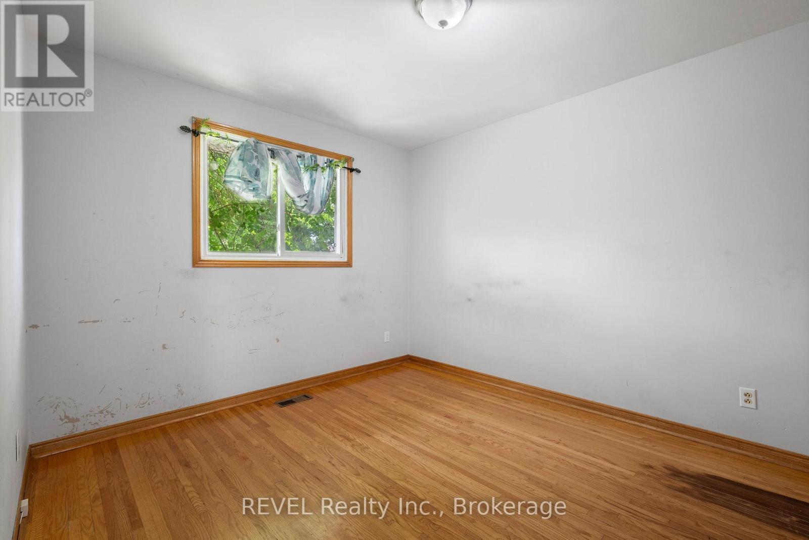 167 Wellington Street, Welland, Ontario  L3B 3N2 - Photo 19 - X12552828