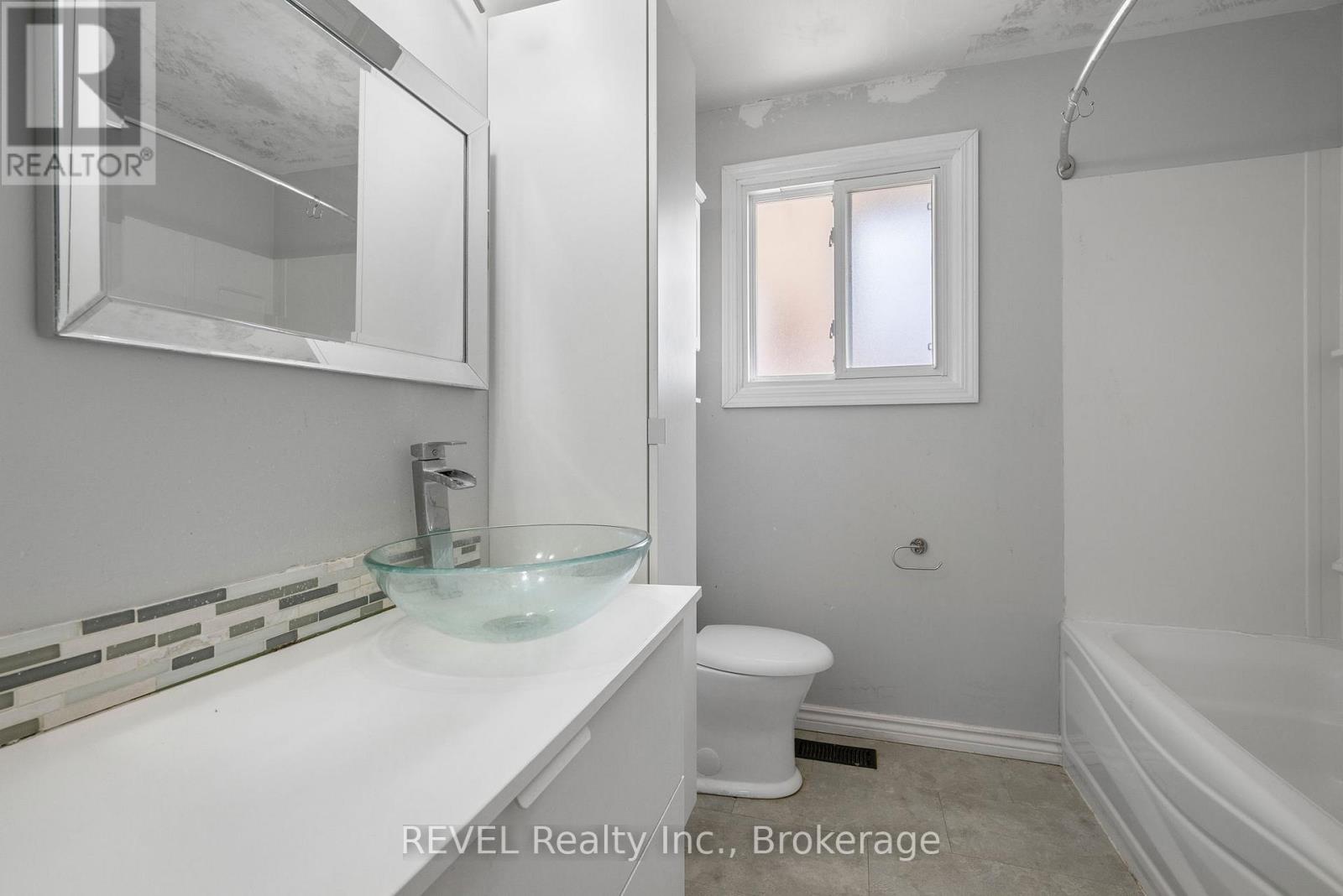 167 Wellington Street, Welland, Ontario  L3B 3N2 - Photo 23 - X12552828