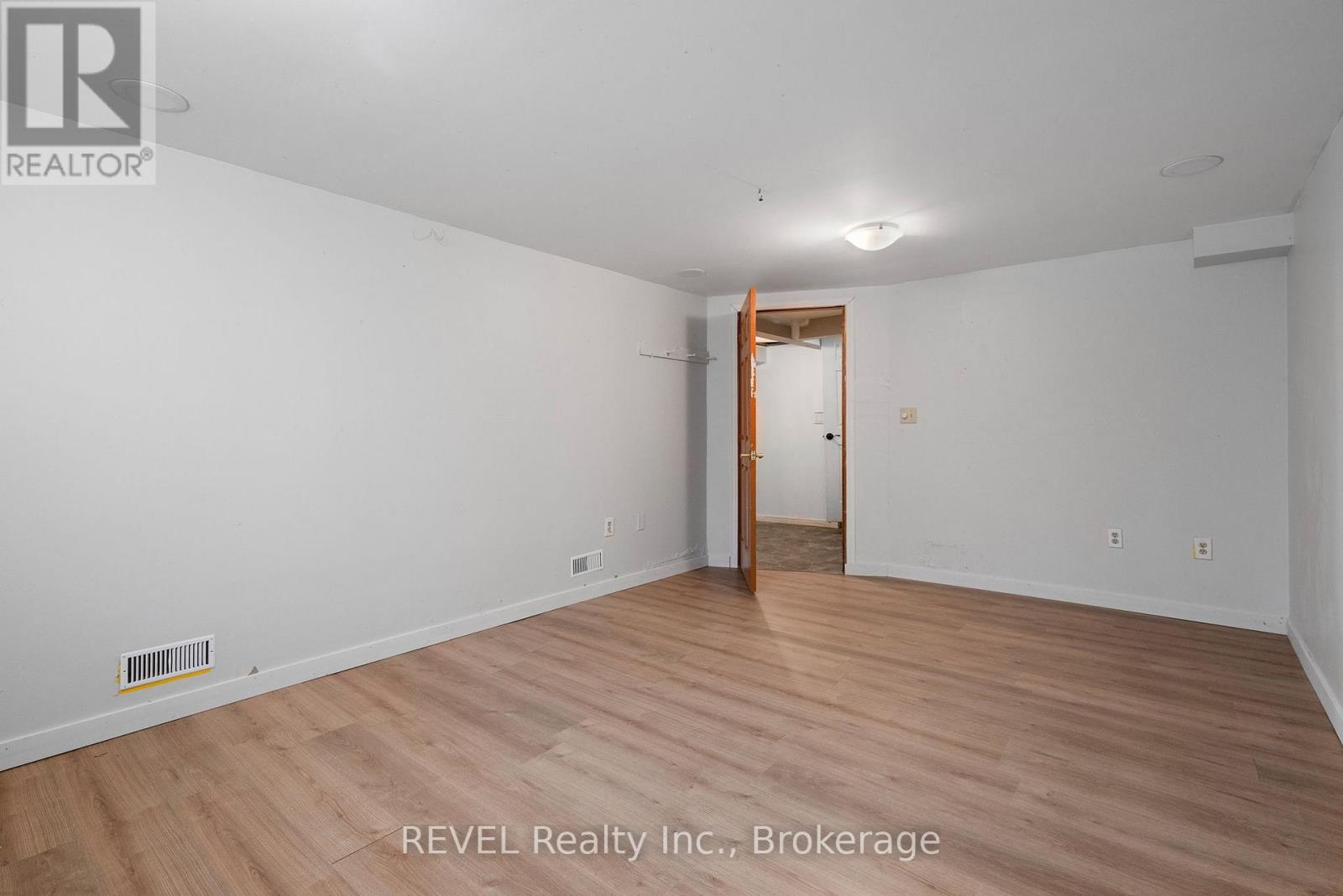 167 Wellington Street, Welland, Ontario  L3B 3N2 - Photo 28 - X12552828