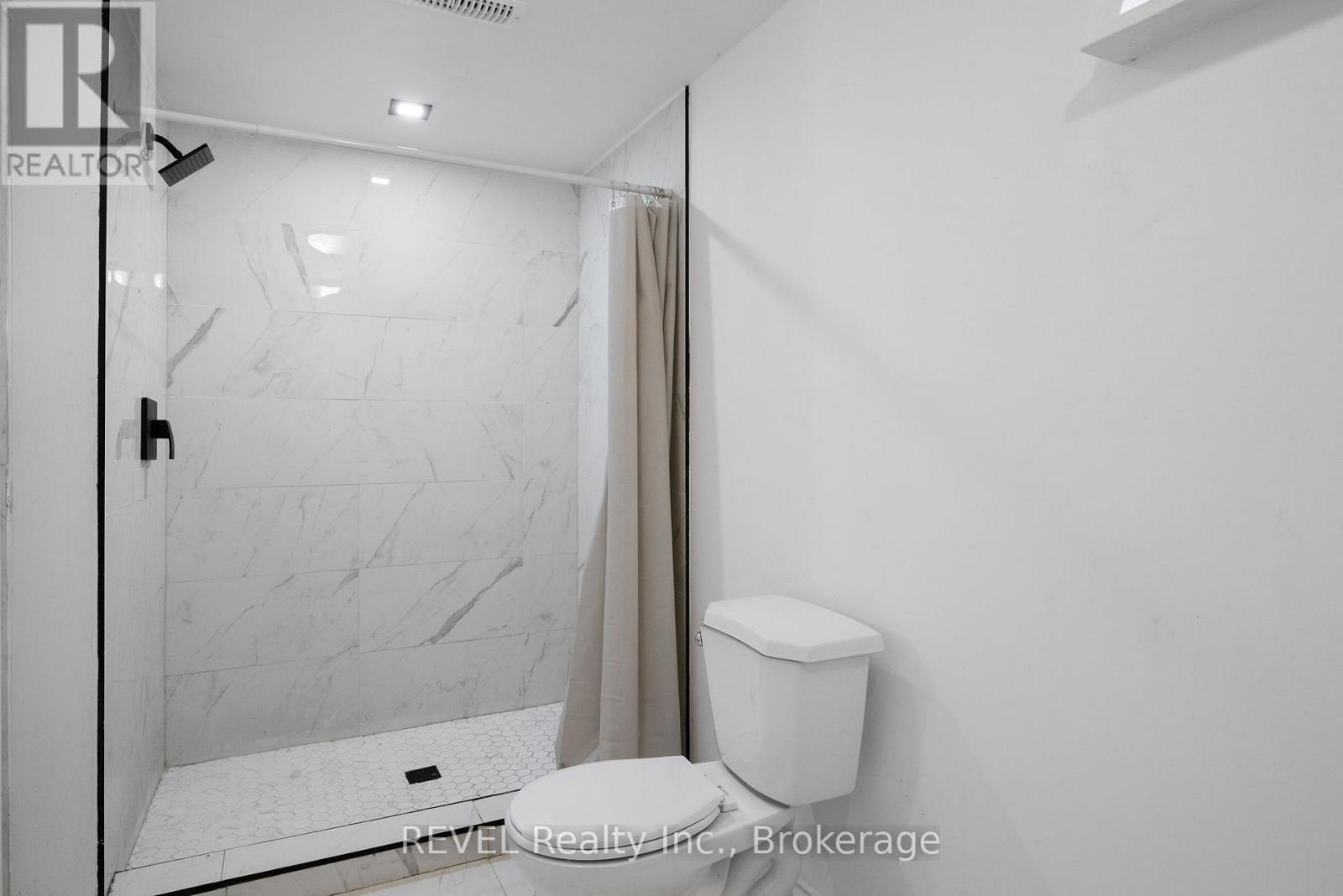 167 Wellington Street, Welland, Ontario  L3B 3N2 - Photo 32 - X12552828