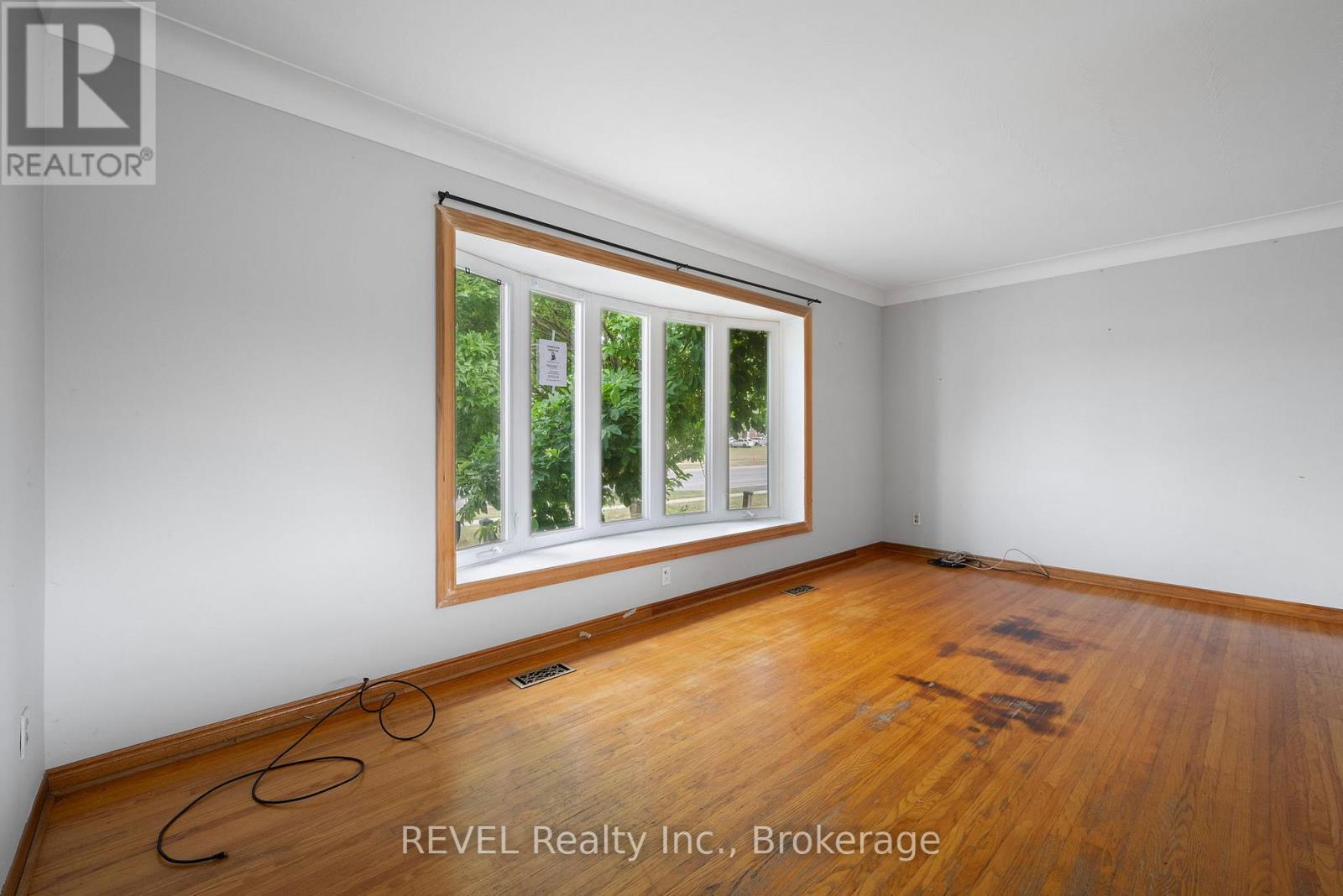 167 Wellington Street, Welland, Ontario  L3B 3N2 - Photo 8 - X12552828