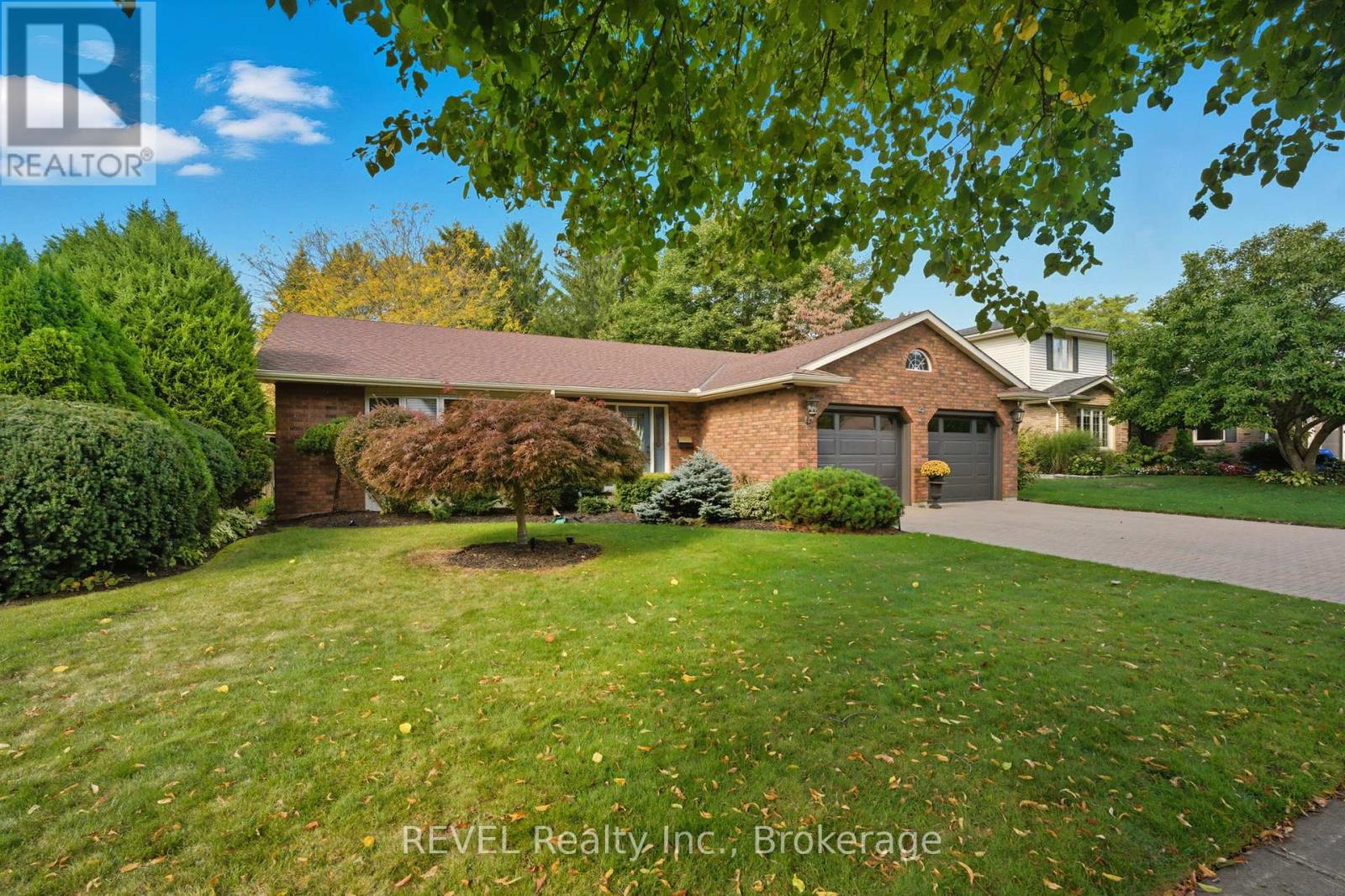 4 Kevin Drive, Pelham, Ontario  L0S 1E4 - Photo 3 - X12554546