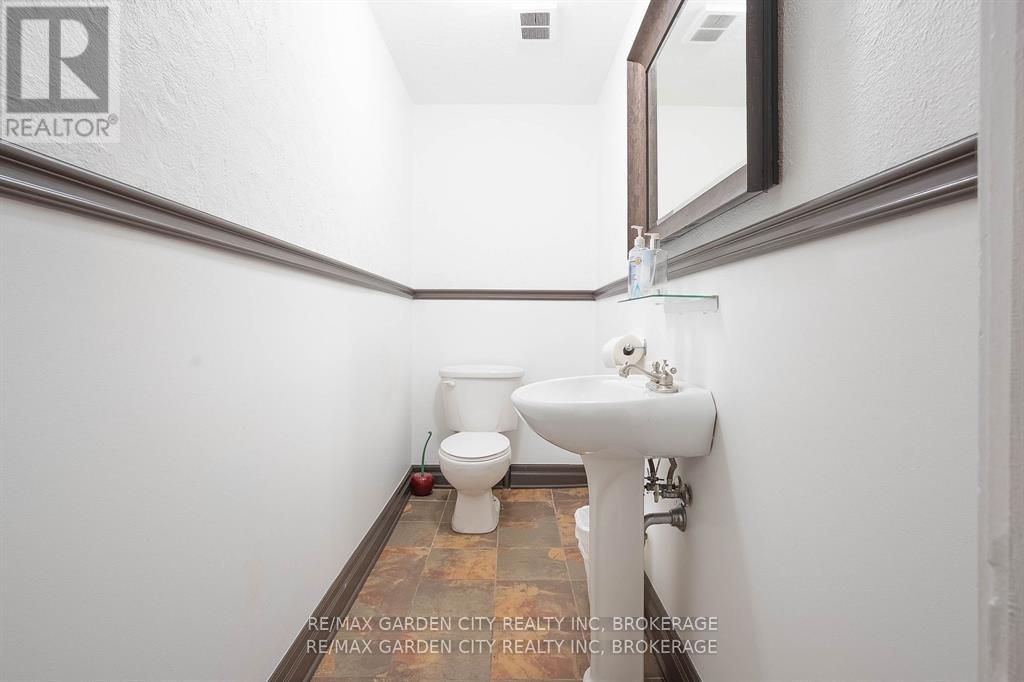 20 St. Paul Street, St. Catharines, Ontario  L2R 3M2 - Photo 16 - X12556030