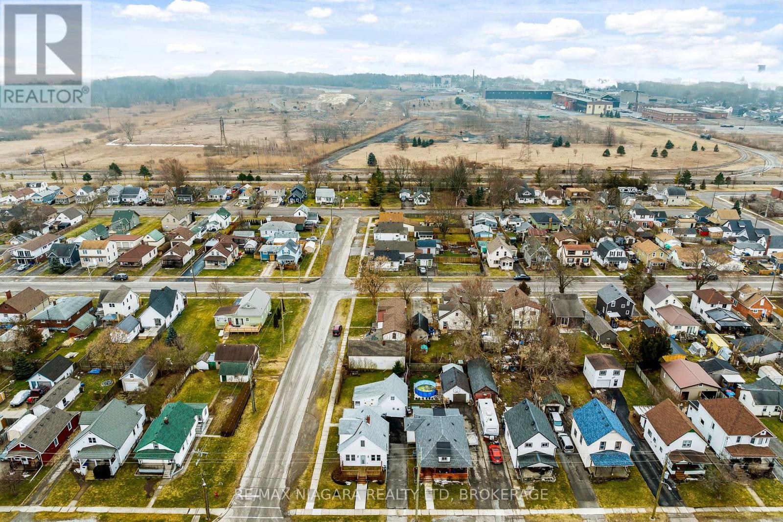 48 Johnston Street, Port Colborne, Ontario  L3K 1G6 - Photo 10 - X12556358