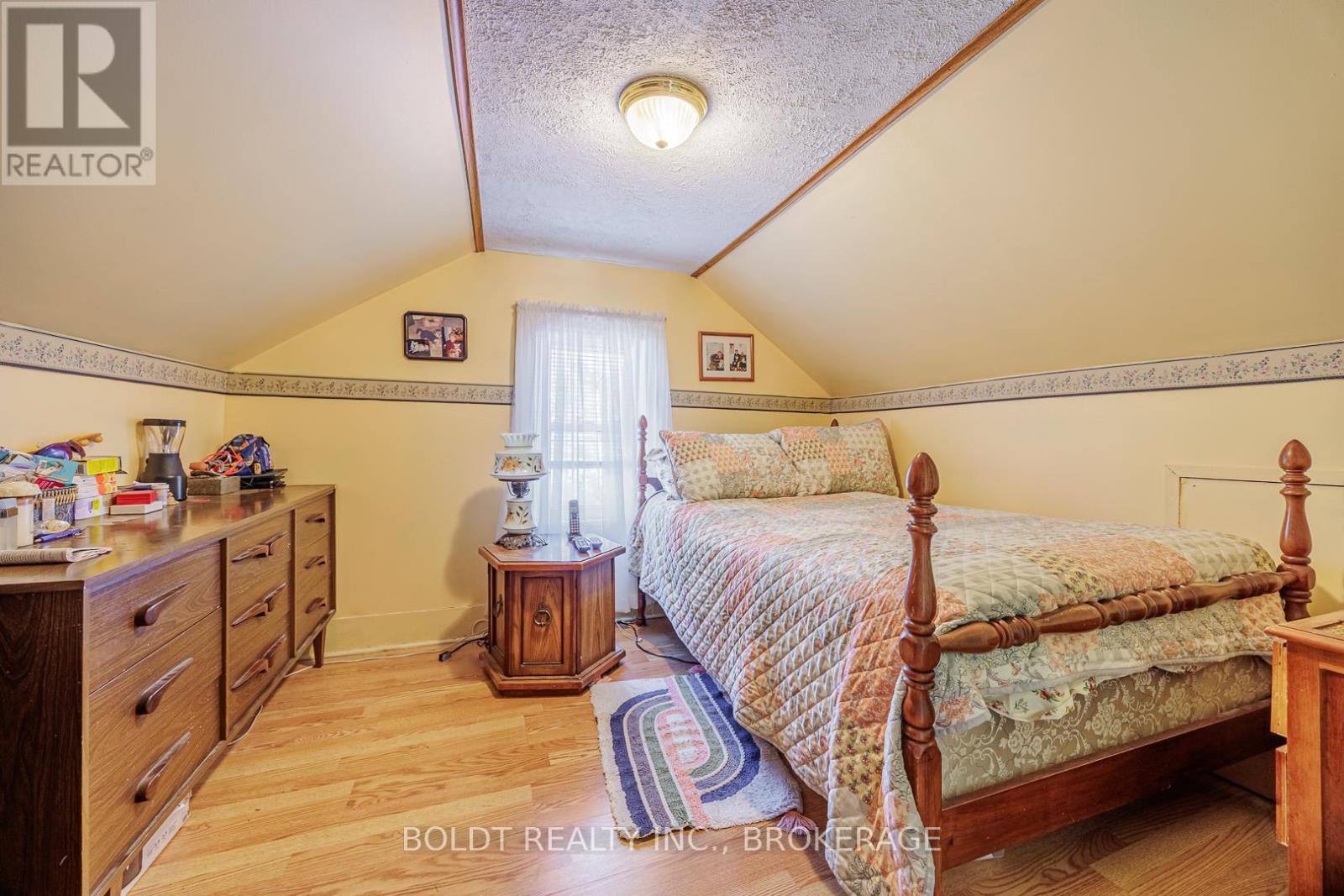 66 Chapel Street N, Thorold, Ontario  L2V 2E6 - Photo 11 - X12556582