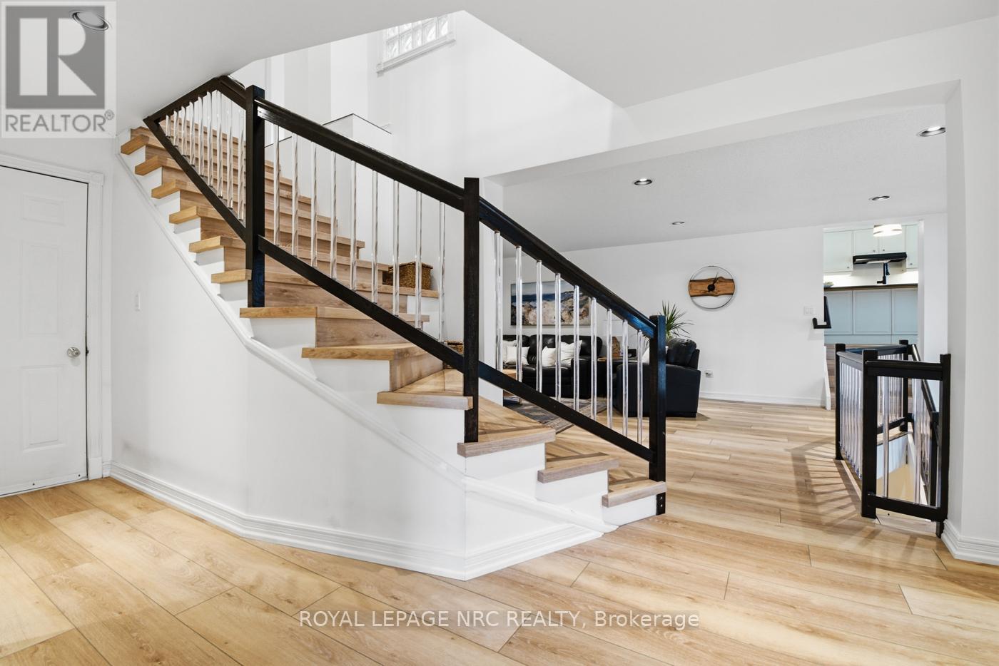 12 Fuller Crescent, Thorold, Ontario  L2V 4B9 - Photo 21 - X12557586