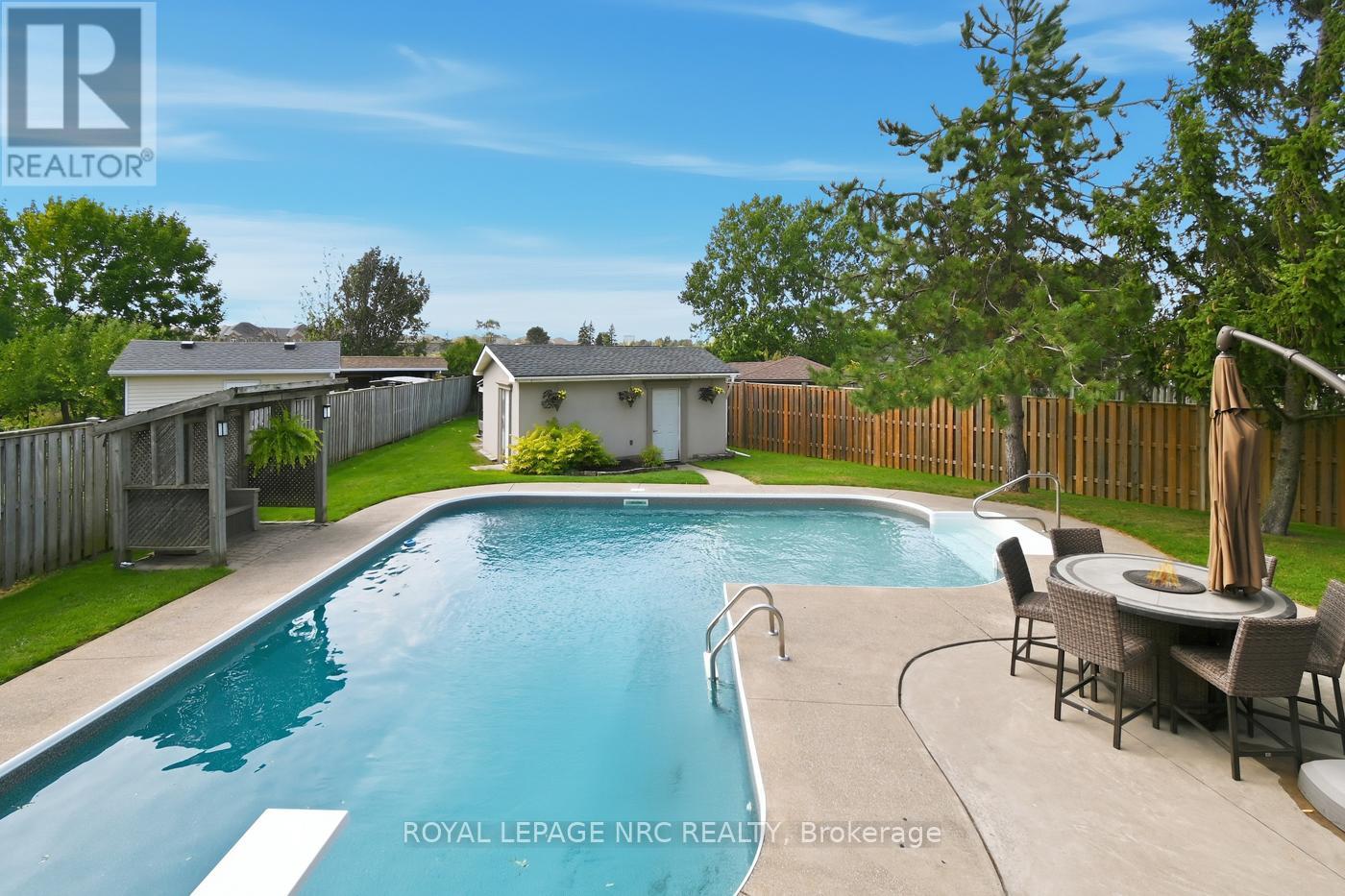 12 Fuller Crescent, Thorold, Ontario  L2V 4B9 - Photo 45 - X12557586