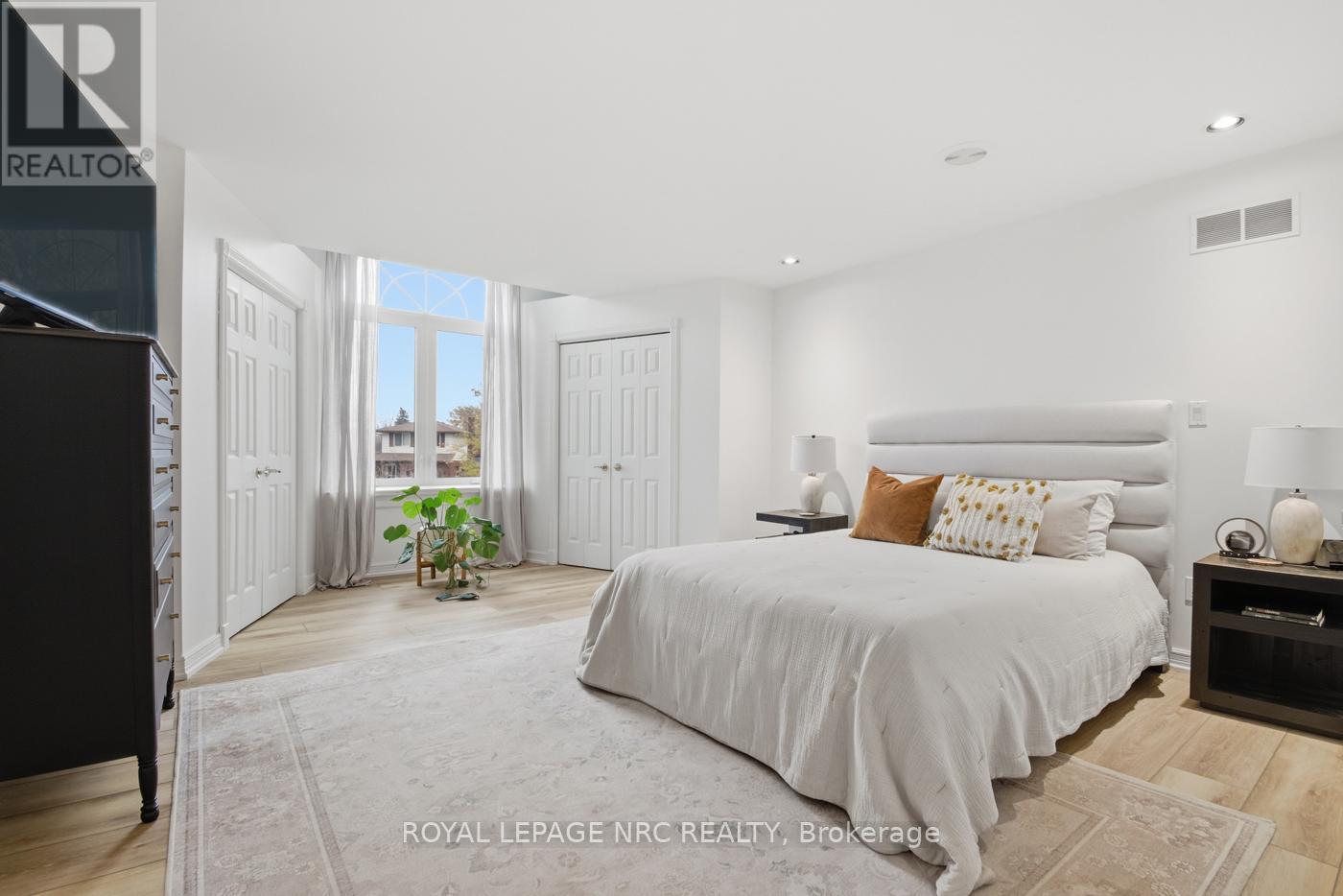 12 Fuller Crescent, Thorold, Ontario  L2V 4B9 - Photo 9 - X12557586