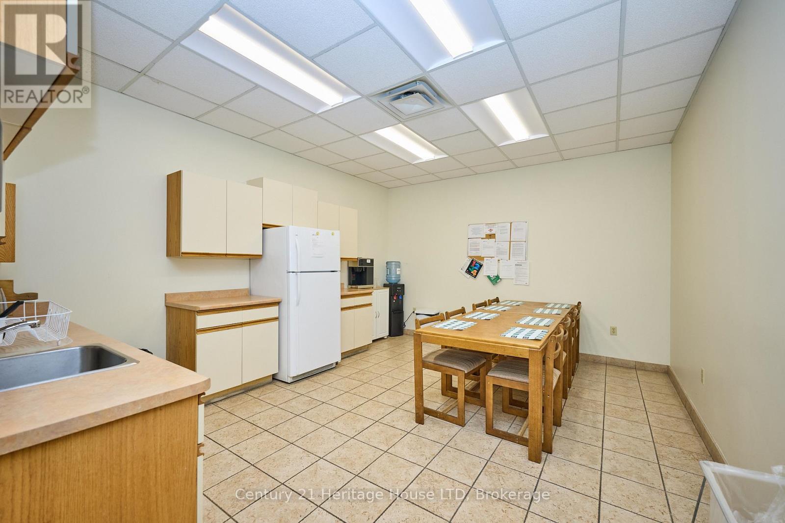 1767 Pettit Road N, Fort Erie, Ontario  L2A 5M4 - Photo 13 - X12559578