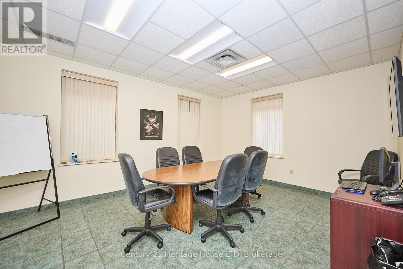 1767 Pettit Road N, Fort Erie, Ontario  L2A 5M4 - Photo 17 - X12559578