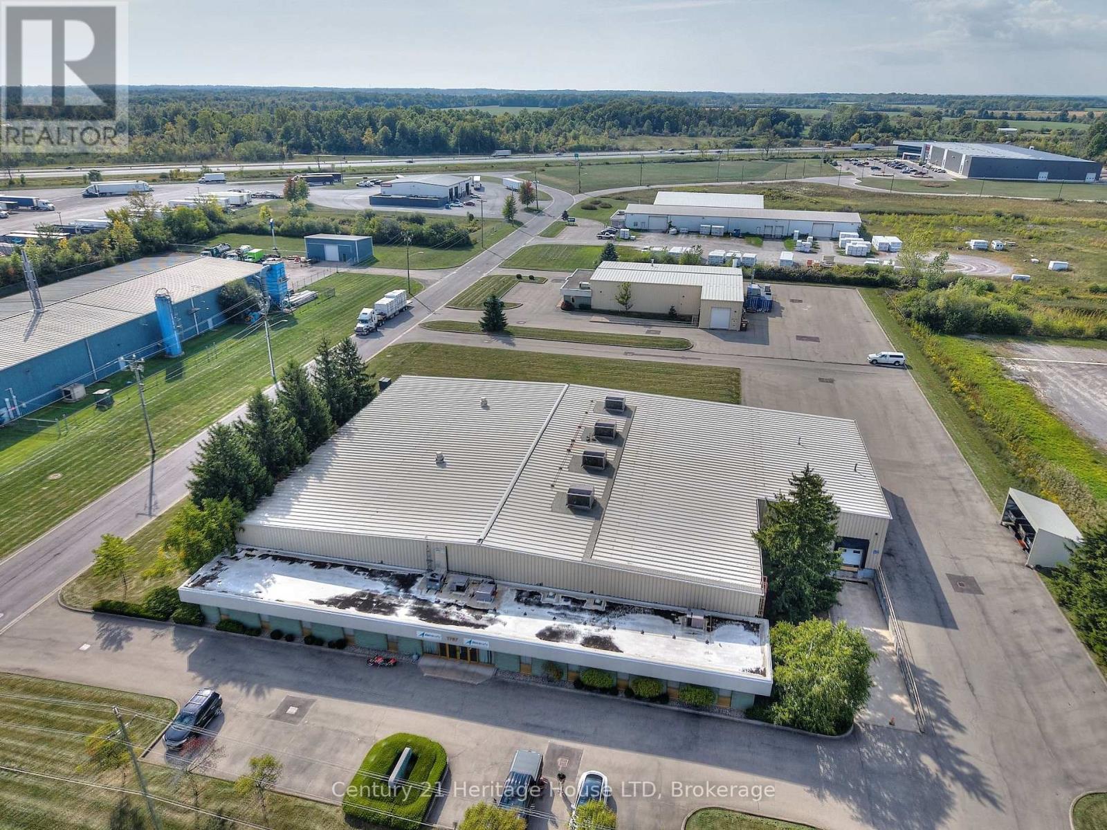 1767 Pettit Road N, Fort Erie, Ontario  L2A 5M4 - Photo 2 - X12559578