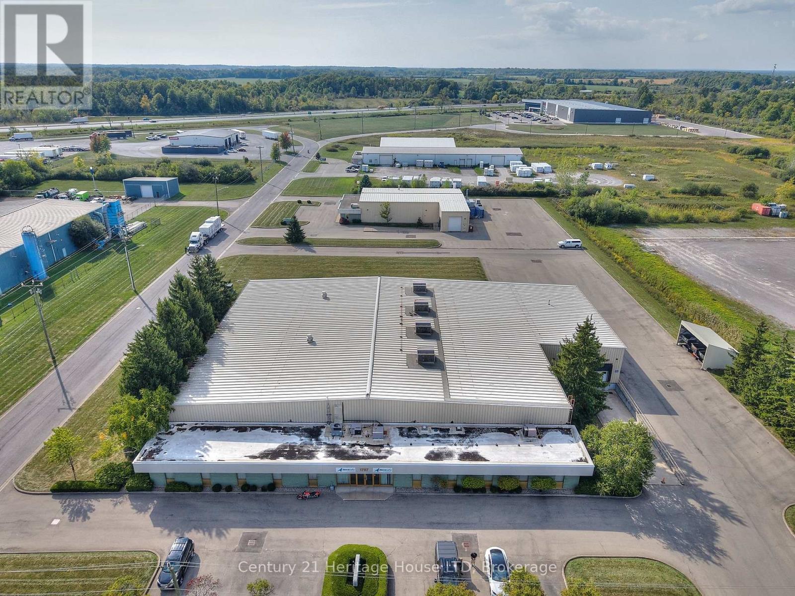 1767 Pettit Road N, Fort Erie, Ontario  L2A 5M4 - Photo 5 - X12559578