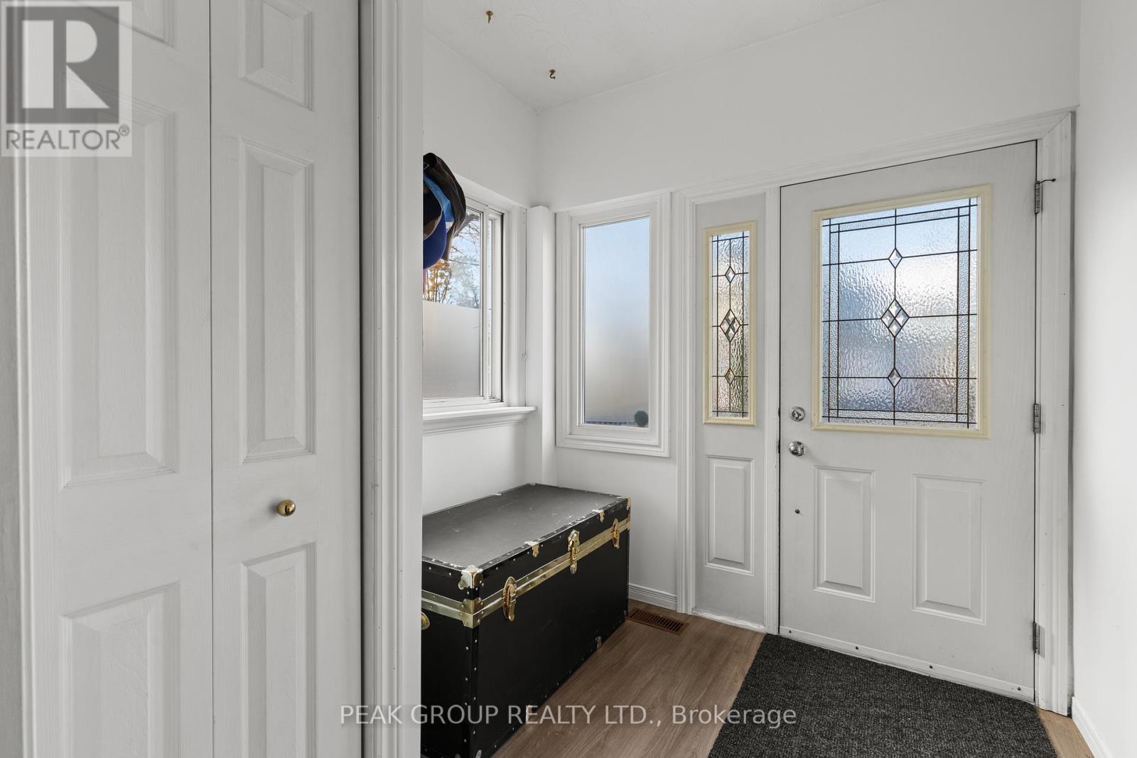 4732 Ryerson Crescent, Niagara Falls, Ontario  L2E 1E5 - Photo 4 - X12560754