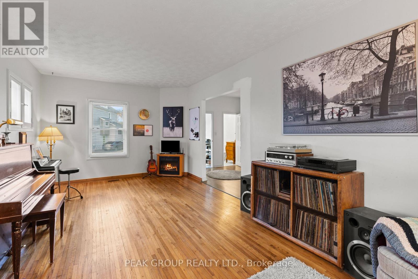 4732 Ryerson Crescent, Niagara Falls, Ontario  L2E 1E5 - Photo 5 - X12560754