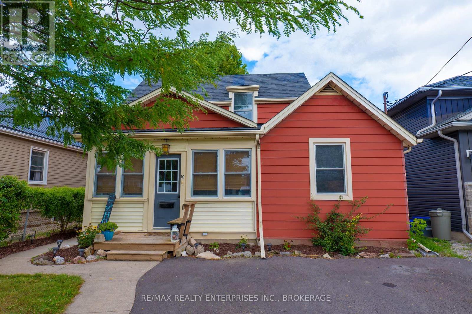 10 Antwerp Street, St. Catharines, Ontario  L2S 1J8 - Photo 2 - X12561882