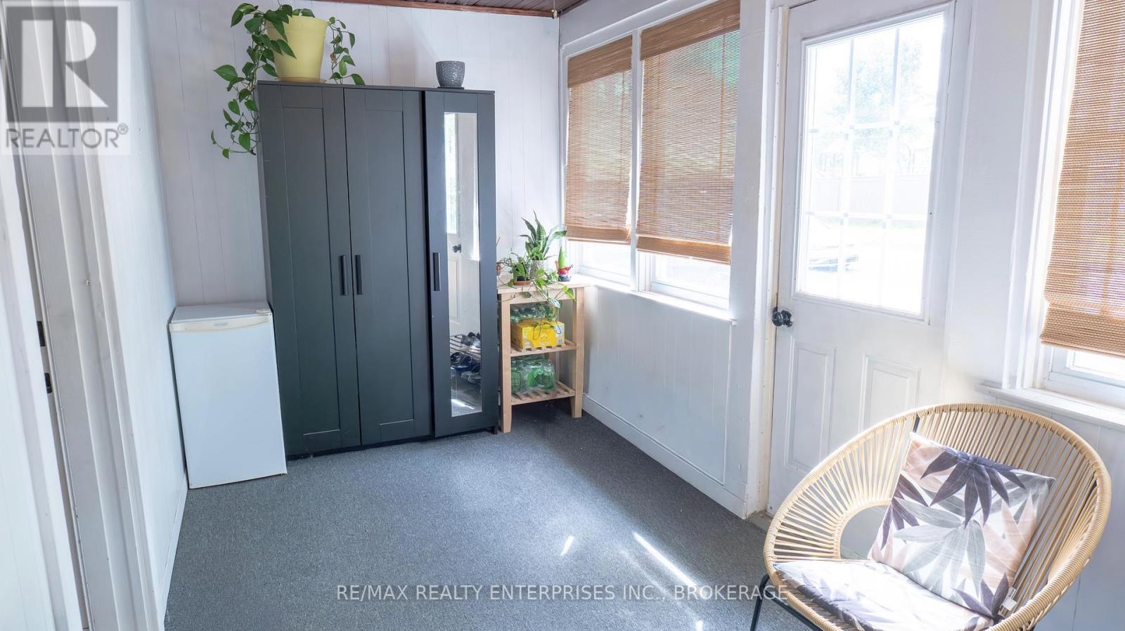 10 Antwerp Street, St. Catharines, Ontario  L2S 1J8 - Photo 6 - X12561882