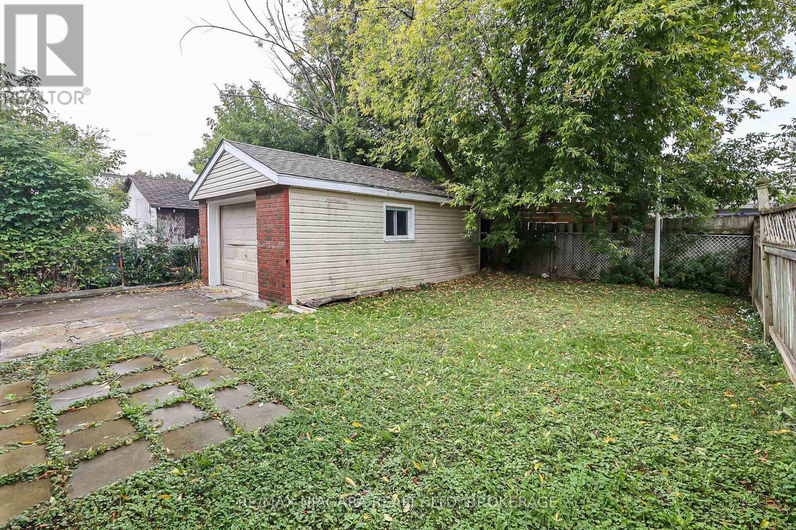261 Vine Street, St. Catharines, Ontario  L2M 4T2 - Photo 13 - X12562218