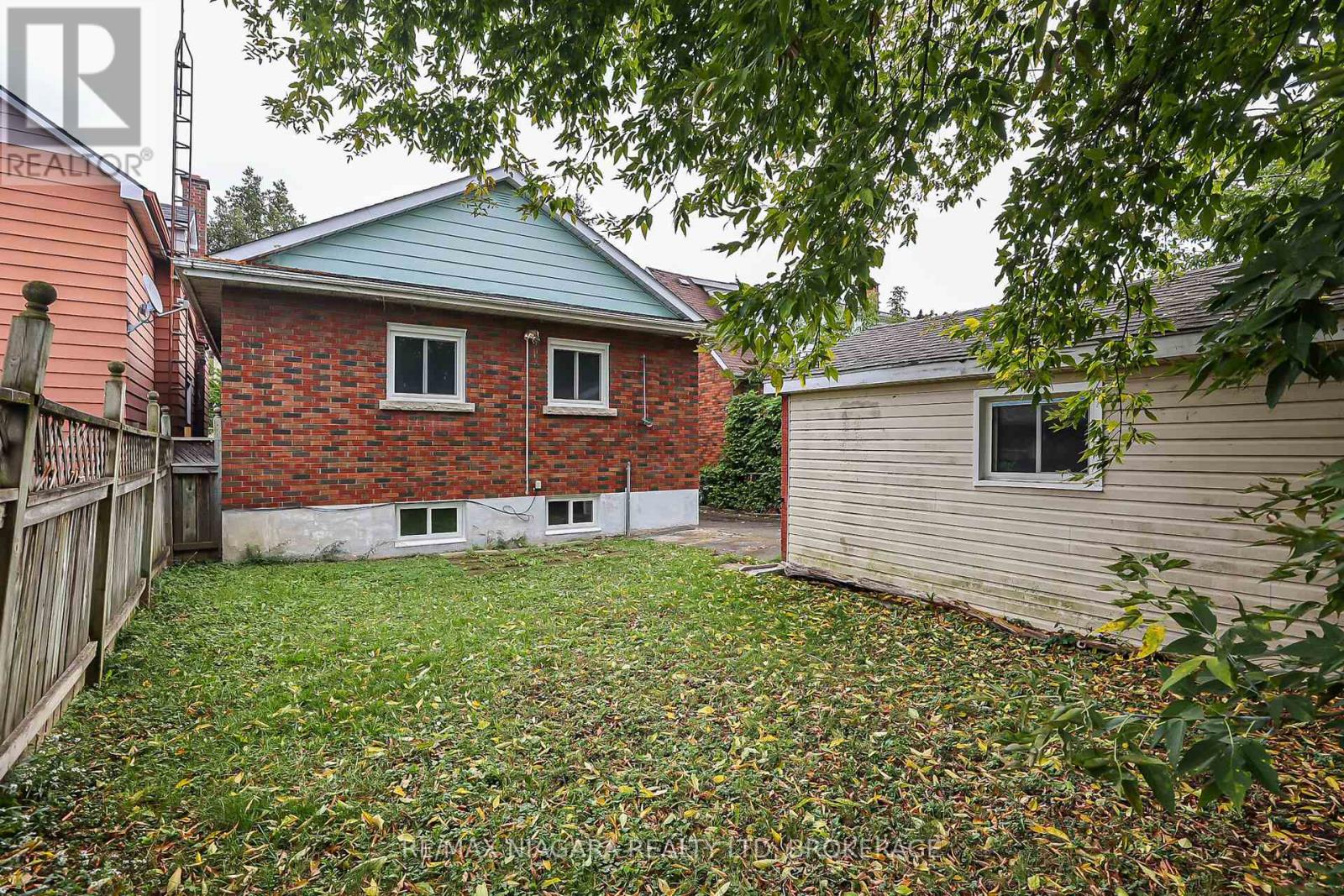 261 Vine Street, St. Catharines, Ontario  L2M 4T2 - Photo 14 - X12562218