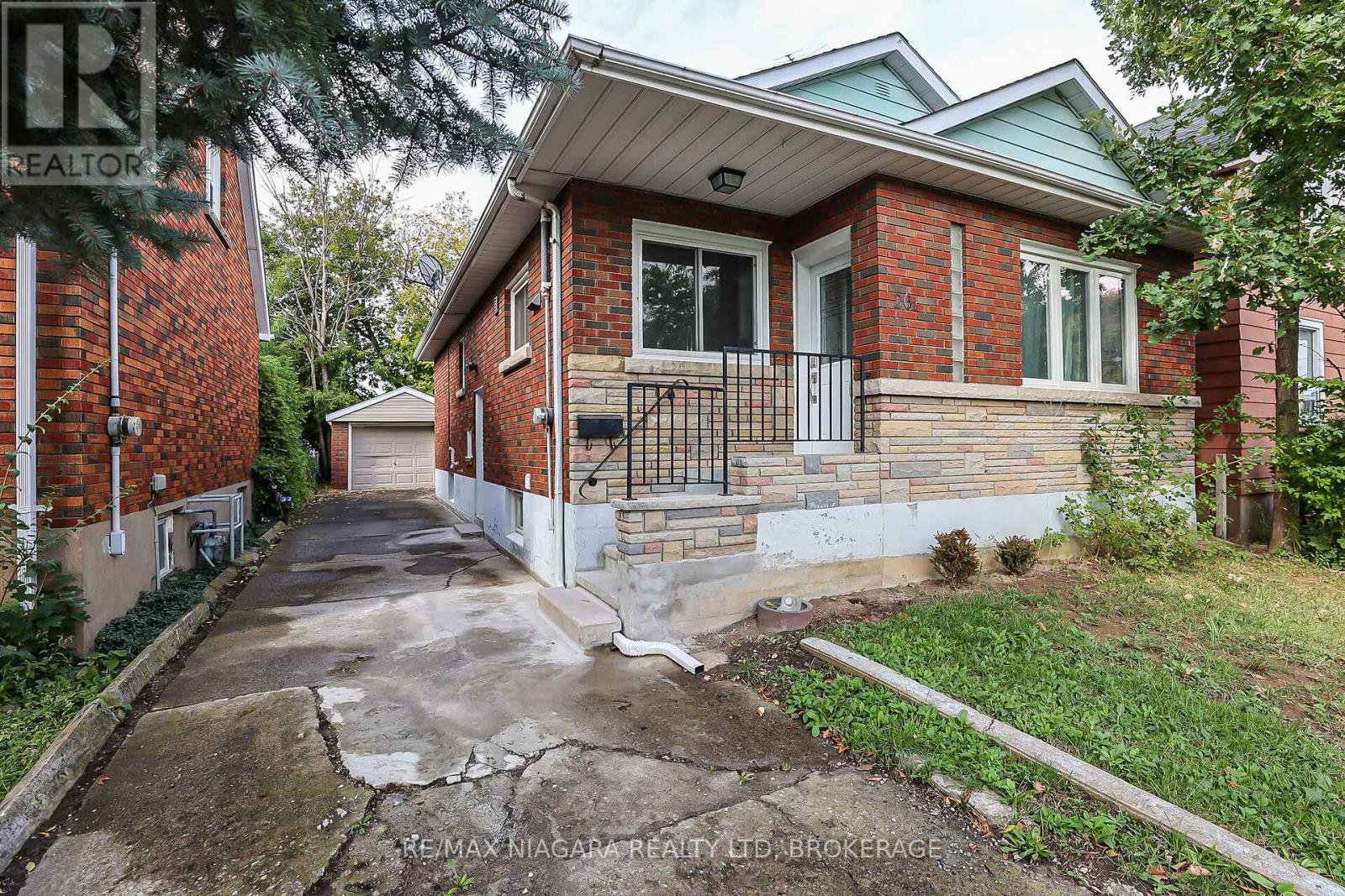 261 Vine Street, St. Catharines, Ontario  L2M 4T2 - Photo 2 - X12562218