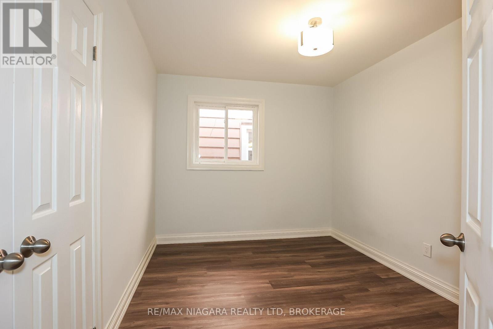 261 Vine Street, St. Catharines, Ontario  L2M 4T2 - Photo 23 - X12562218