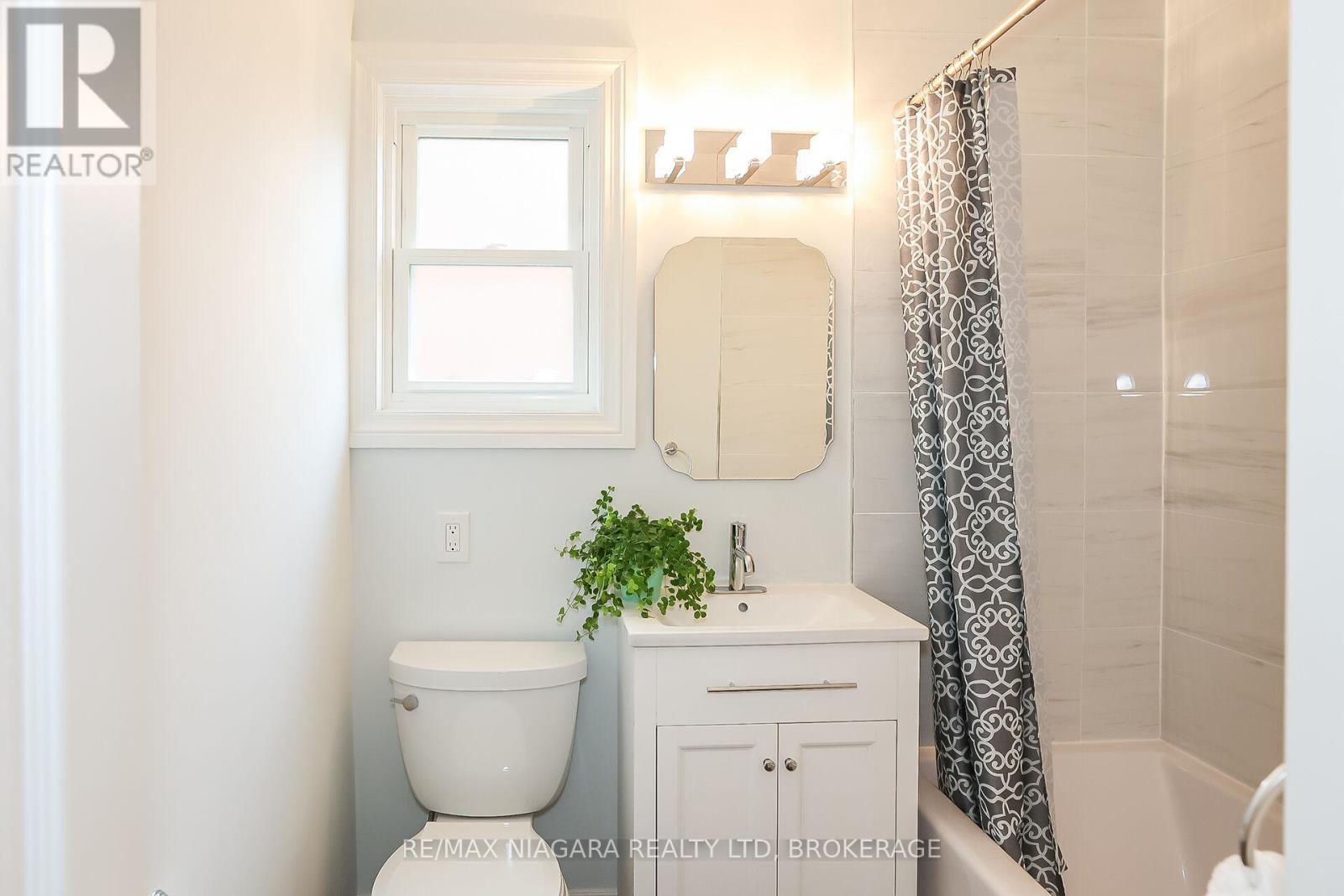 261 Vine Street, St. Catharines, Ontario  L2M 4T2 - Photo 25 - X12562218