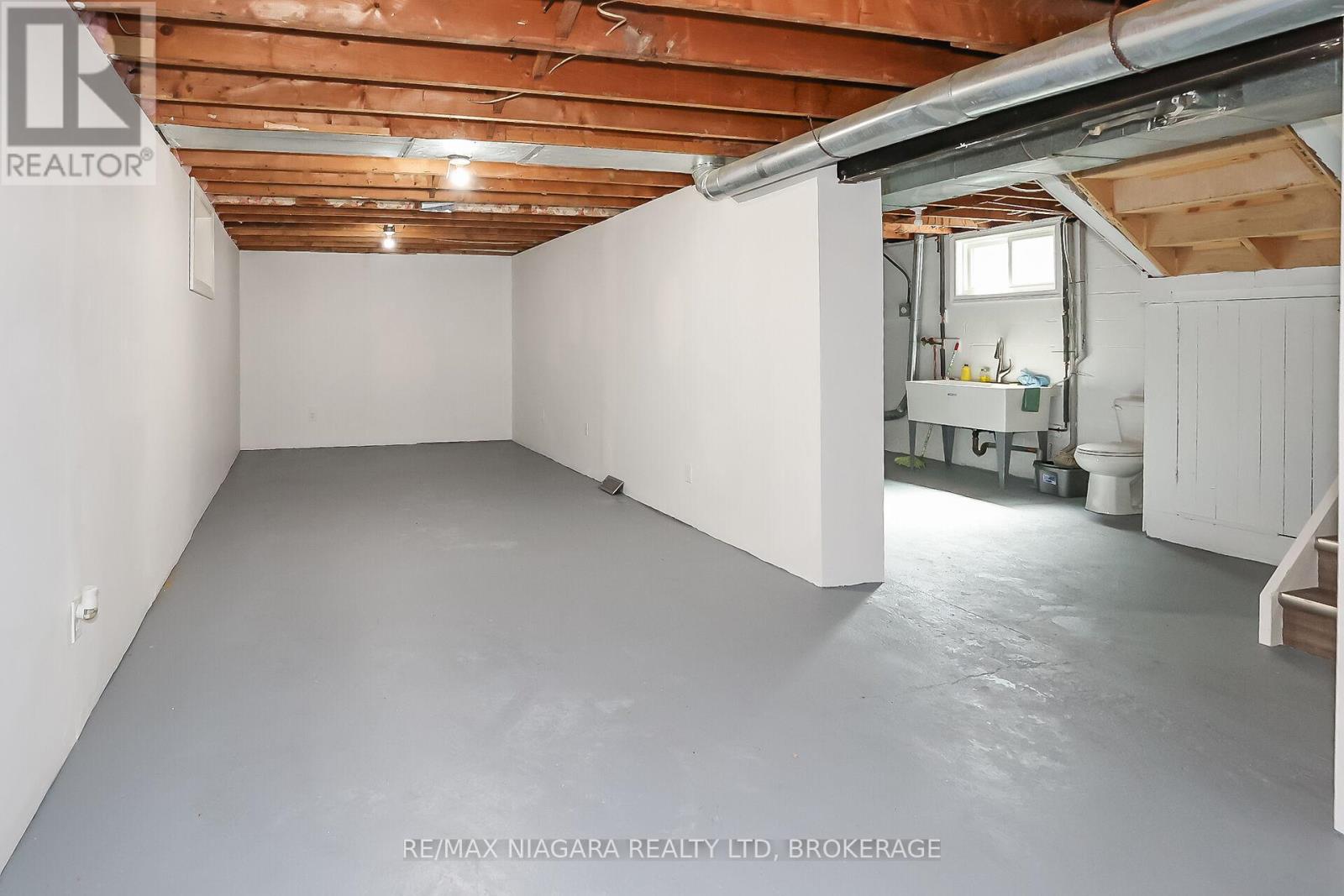261 Vine Street, St. Catharines, Ontario  L2M 4T2 - Photo 27 - X12562218