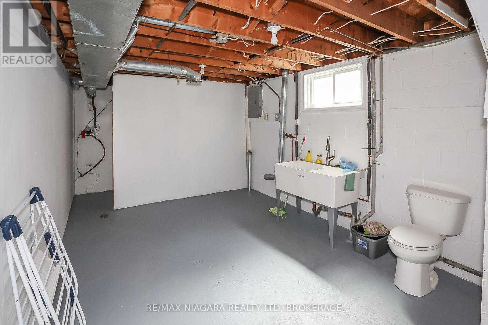 261 Vine Street, St. Catharines, Ontario  L2M 4T2 - Photo 34 - X12562218
