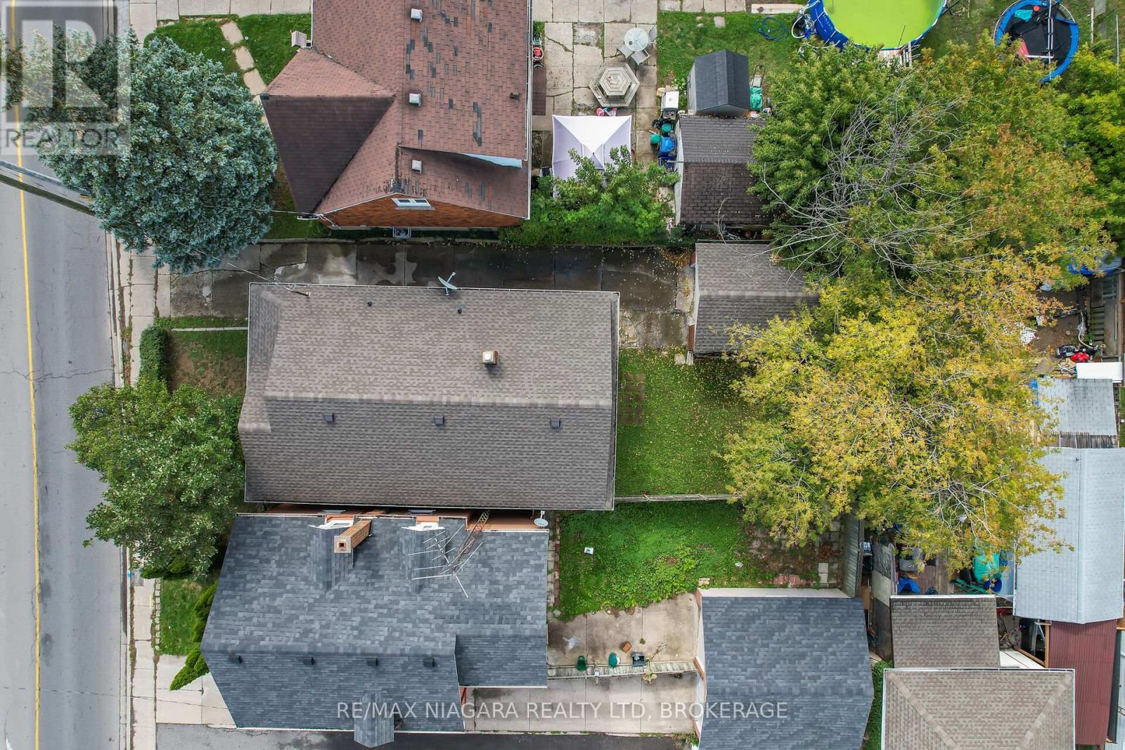 261 Vine Street, St. Catharines, Ontario  L2M 4T2 - Photo 4 - X12562218