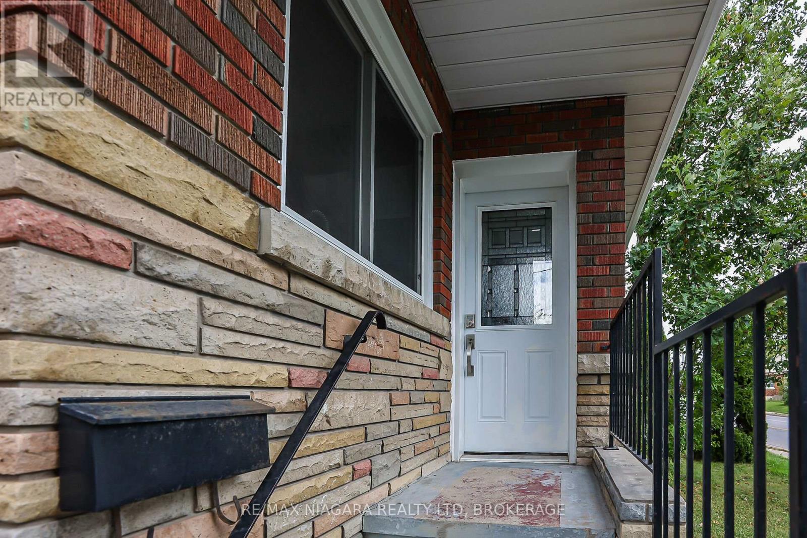 261 Vine Street, St. Catharines, Ontario  L2M 4T2 - Photo 7 - X12562218