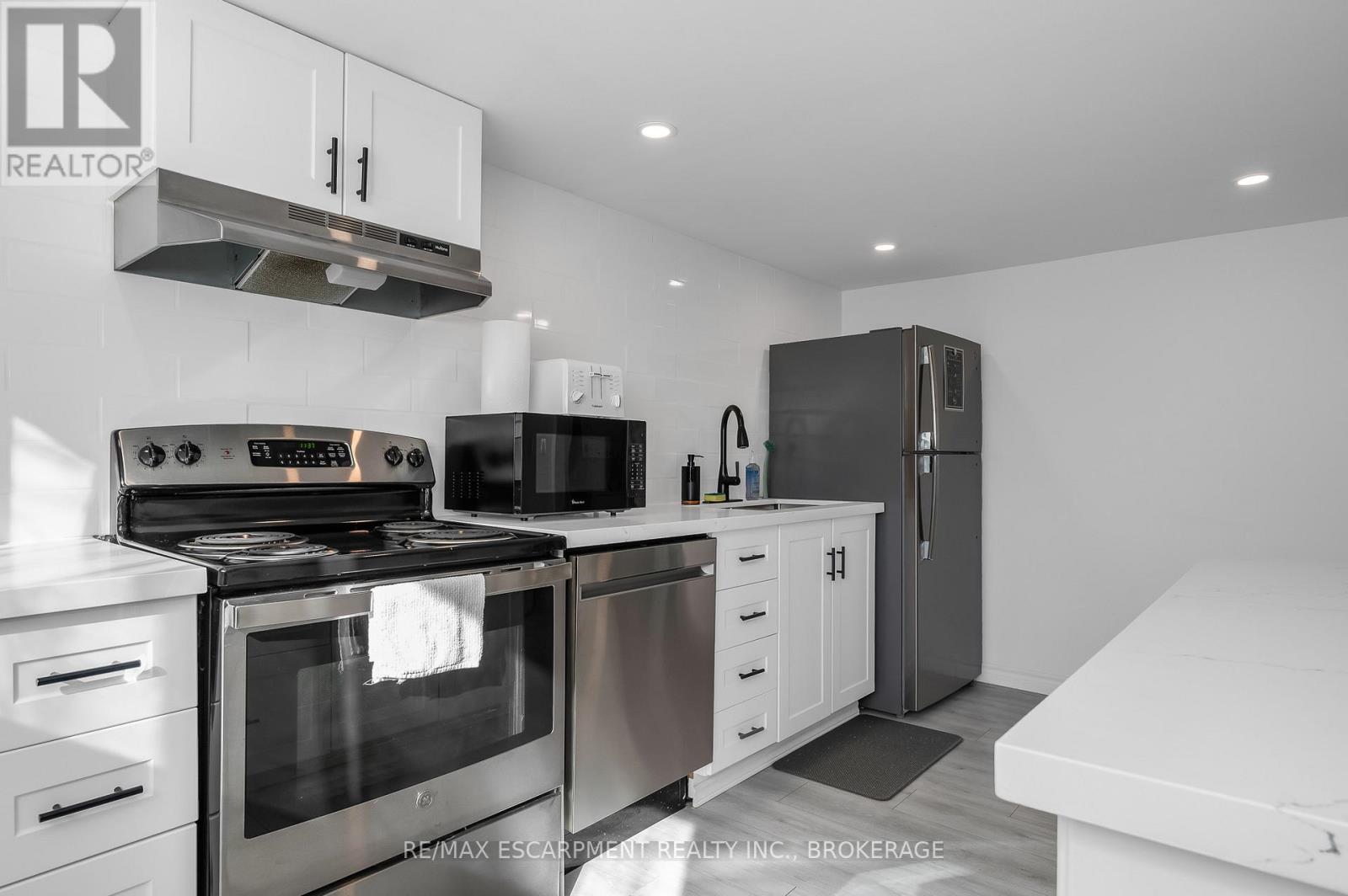 Lower - 22 Macoomb Drive, Welland, Ontario  L3C 5T9 - Photo 10 - X12563414