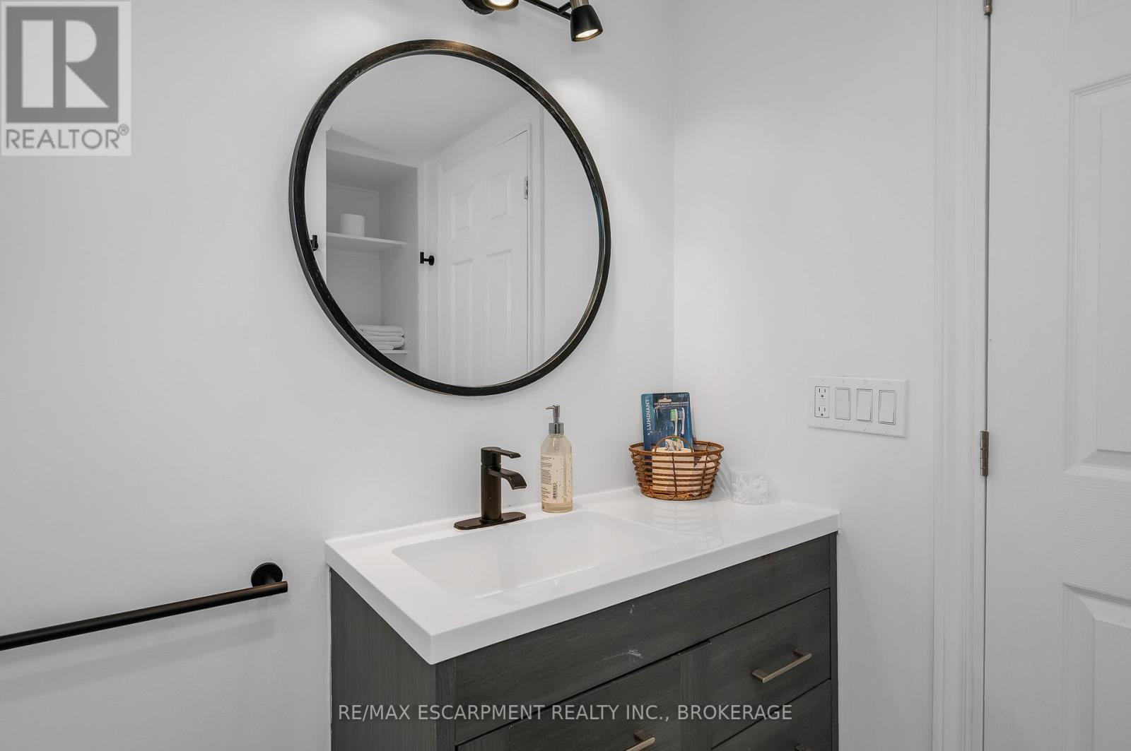 Lower - 22 Macoomb Drive, Welland, Ontario  L3C 5T9 - Photo 18 - X12563414