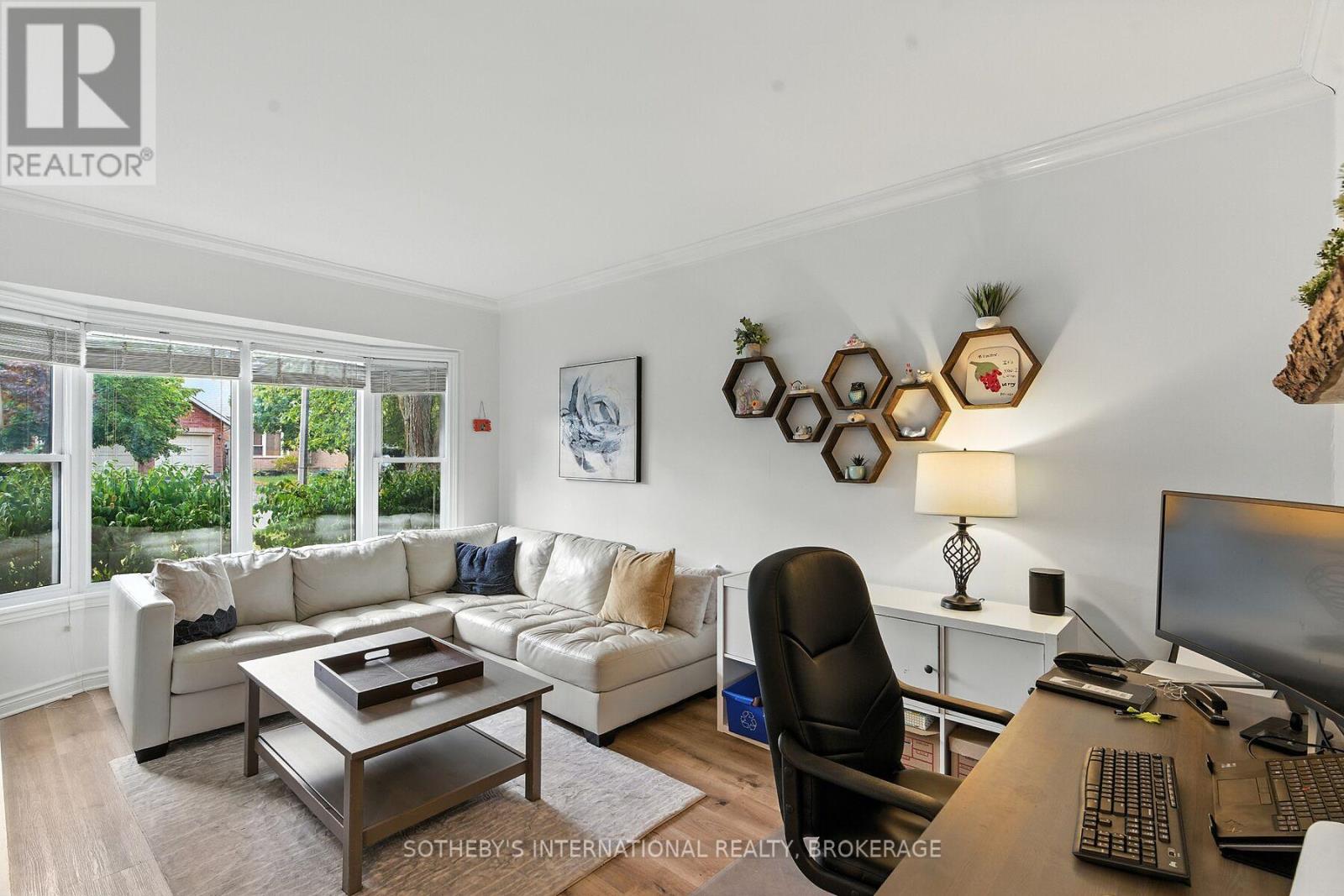 32 Sterling Street, St. Catharines, Ontario  L2S 3T2 - Photo 3 - X12567970