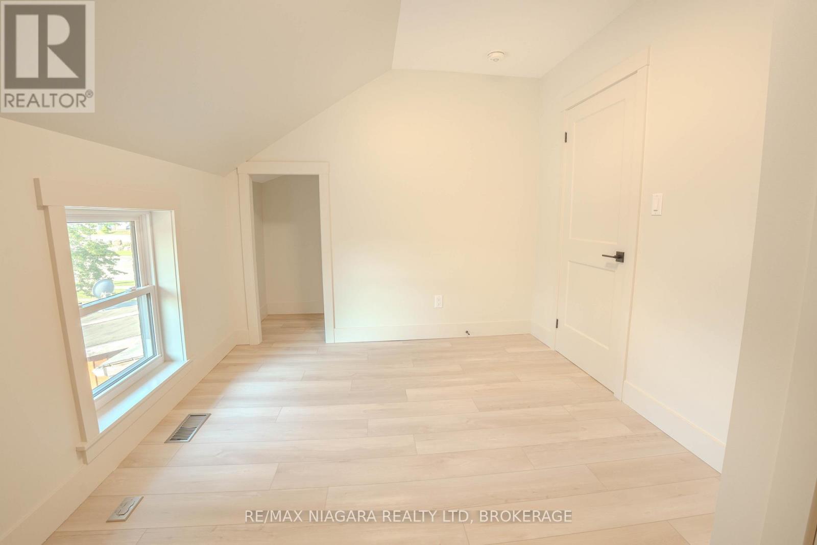 6 Almond Street, St. Catharines, Ontario  L2T 1E7 - Photo 21 - X12569372